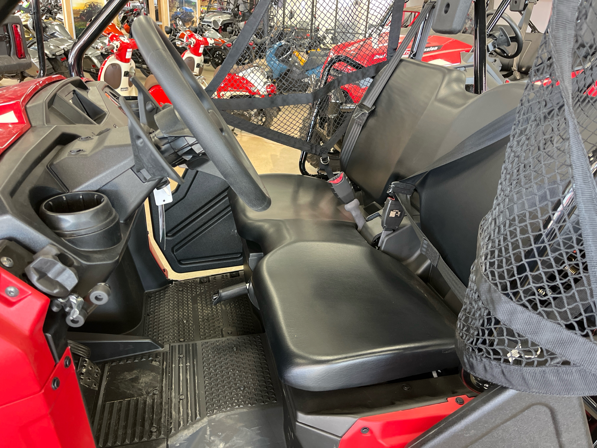 2025 Honda Pioneer 520 in Wichita, Kansas - Photo 6