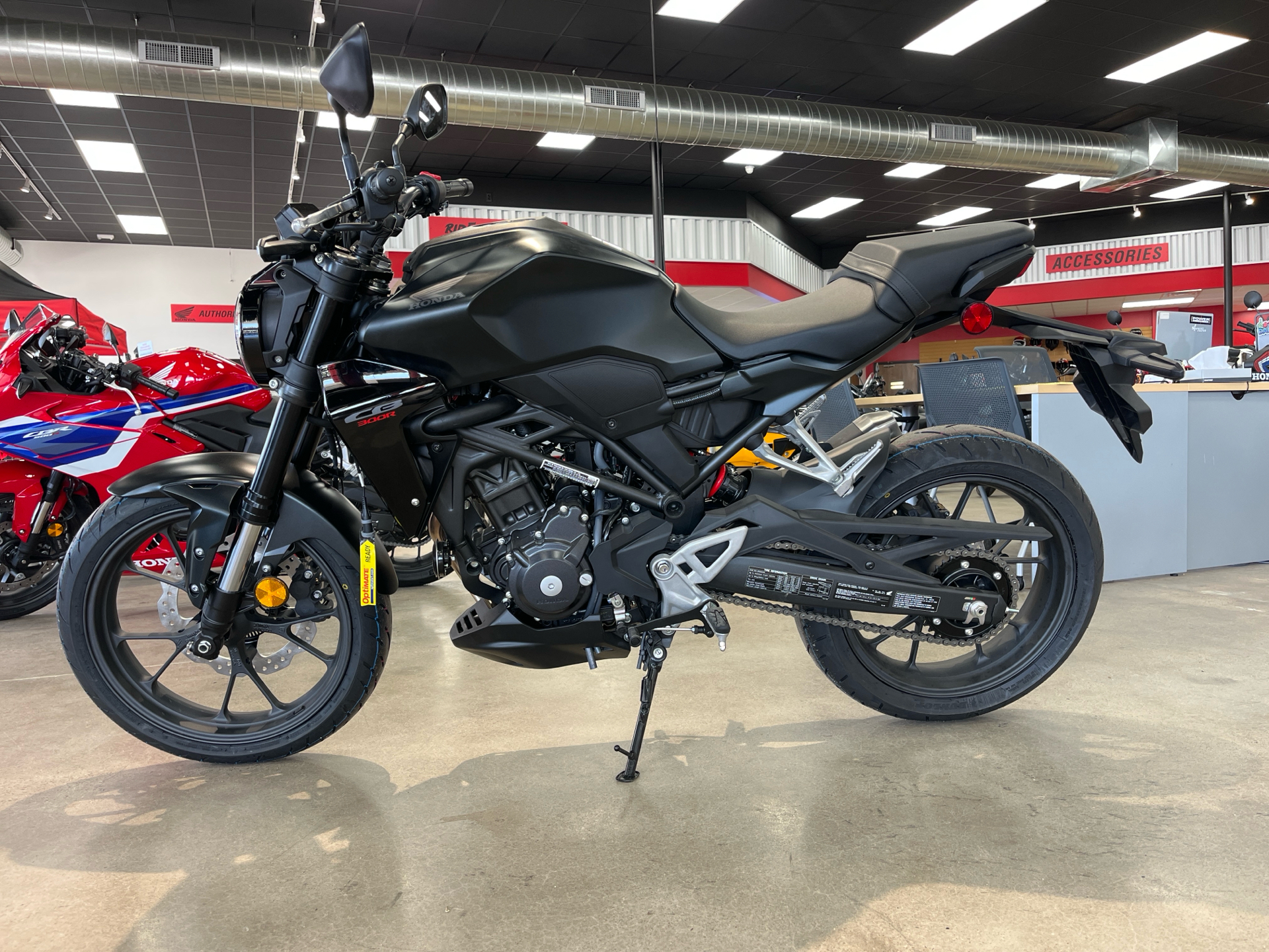 2025 Honda CB300R ABS in Wichita, Kansas - Photo 2