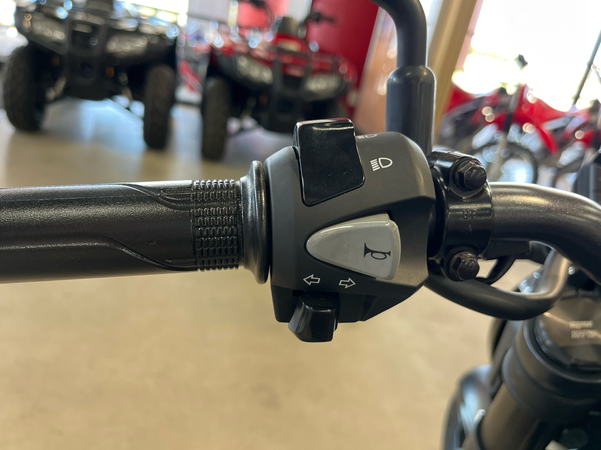 2025 Honda CB300R ABS in Wichita, Kansas - Photo 6