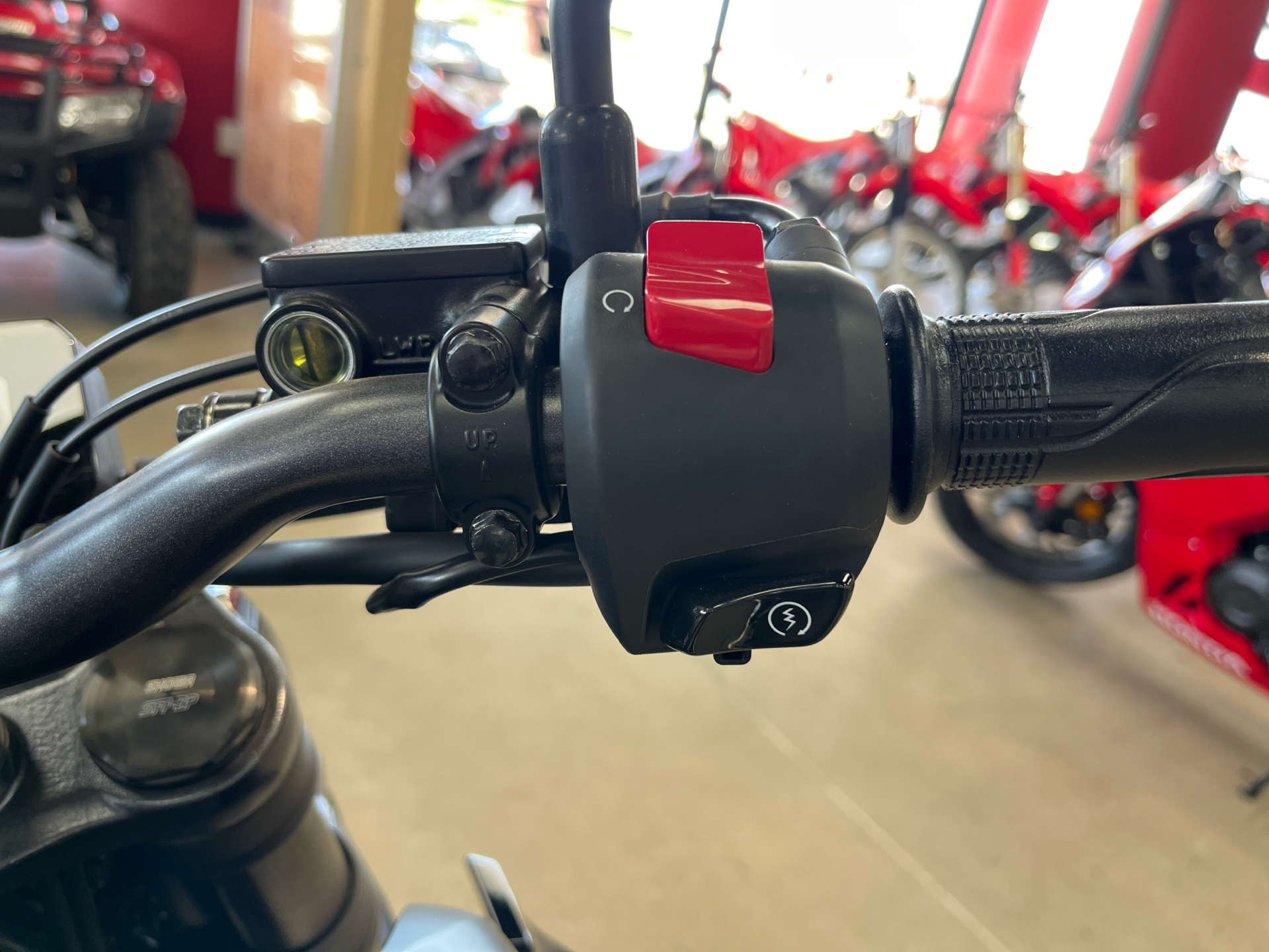 2025 Honda CB300R ABS in Wichita, Kansas - Photo 7