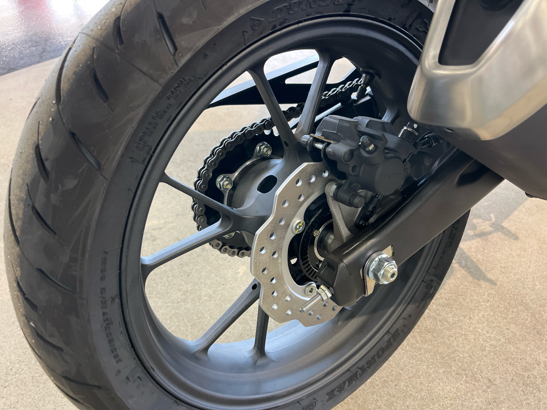 2025 Honda CB300R ABS in Wichita, Kansas - Photo 9