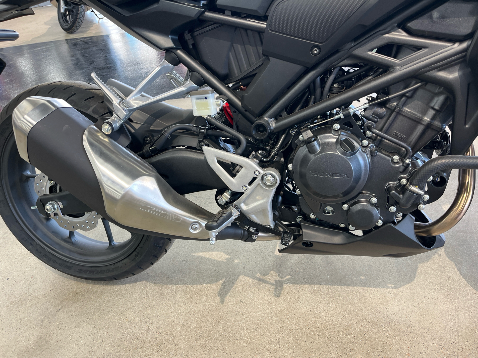 2025 Honda CB300R ABS in Wichita, Kansas - Photo 10