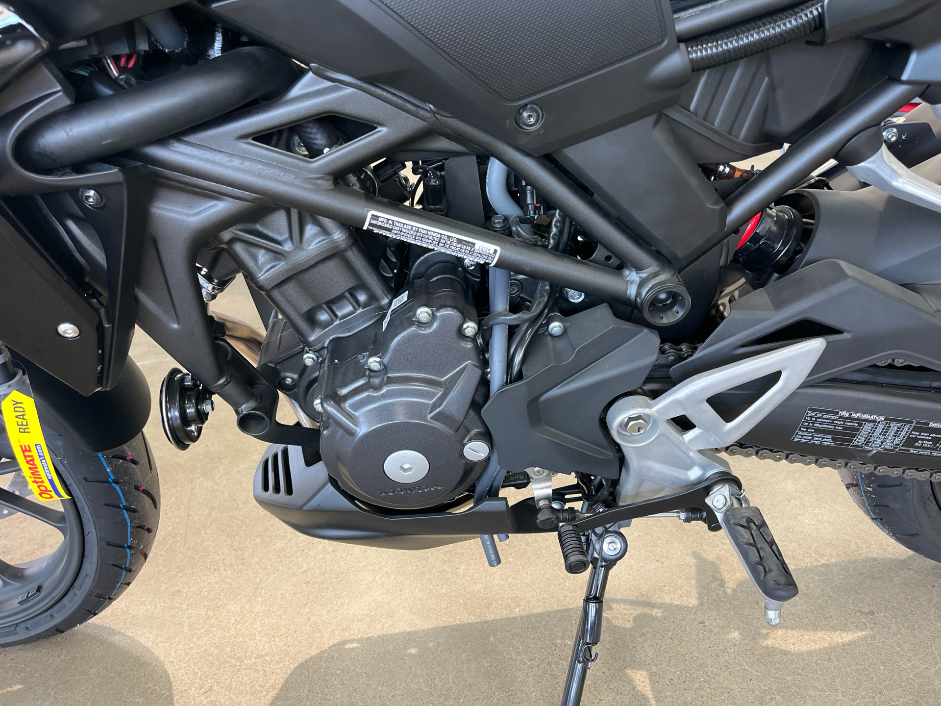 2025 Honda CB300R ABS in Wichita, Kansas - Photo 11