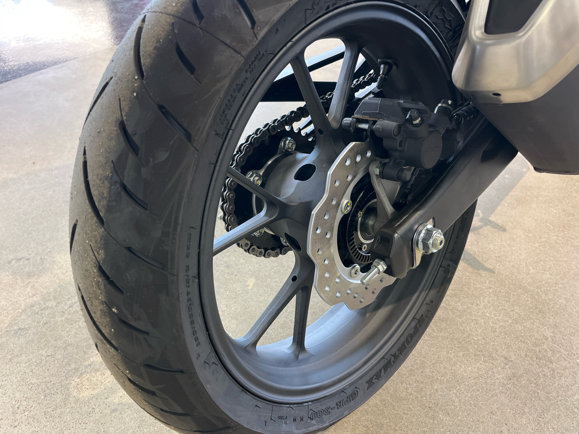 2025 Honda CB300R ABS in Wichita, Kansas - Photo 5