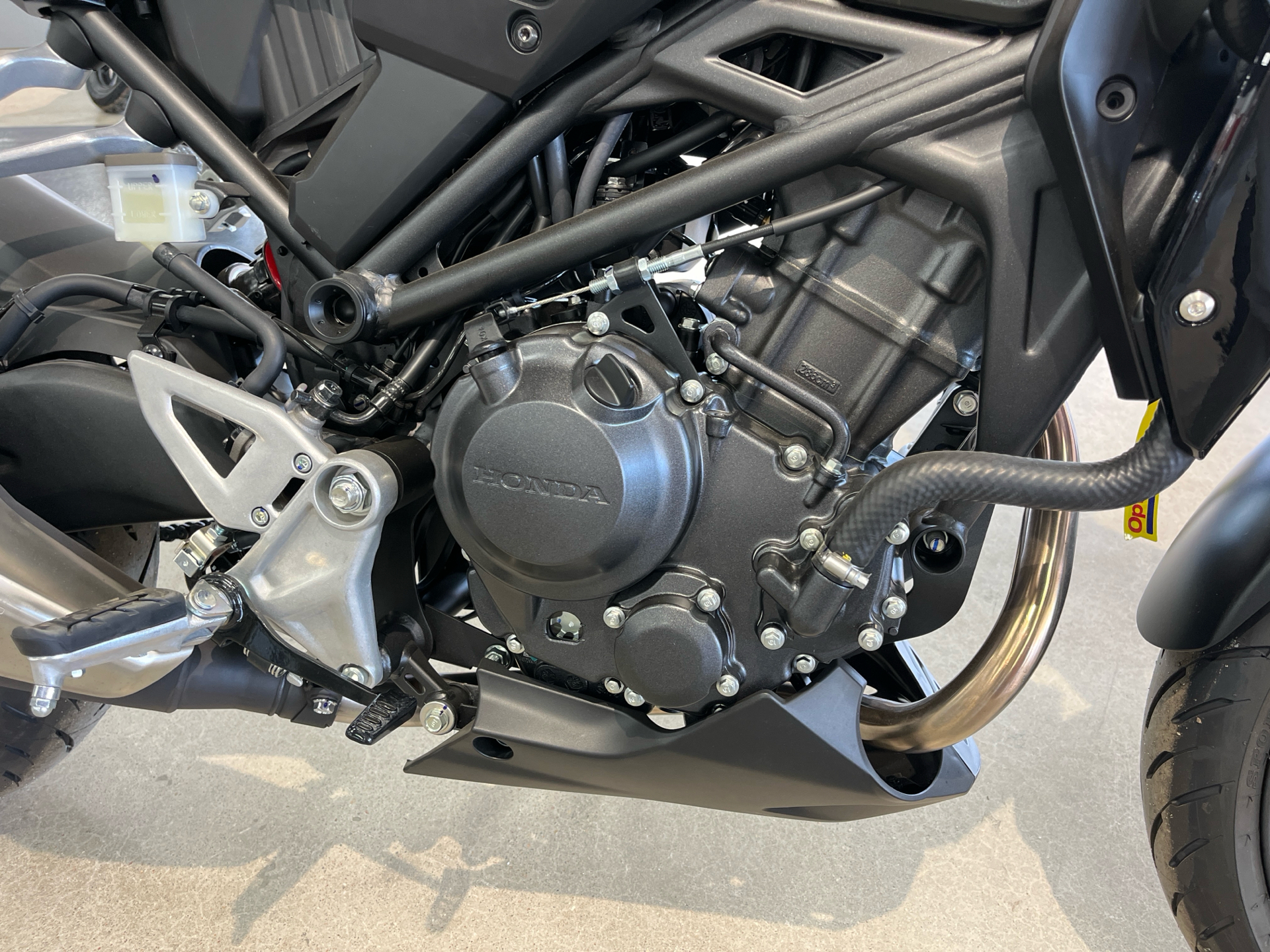 2025 Honda CB300R ABS in Wichita, Kansas - Photo 7