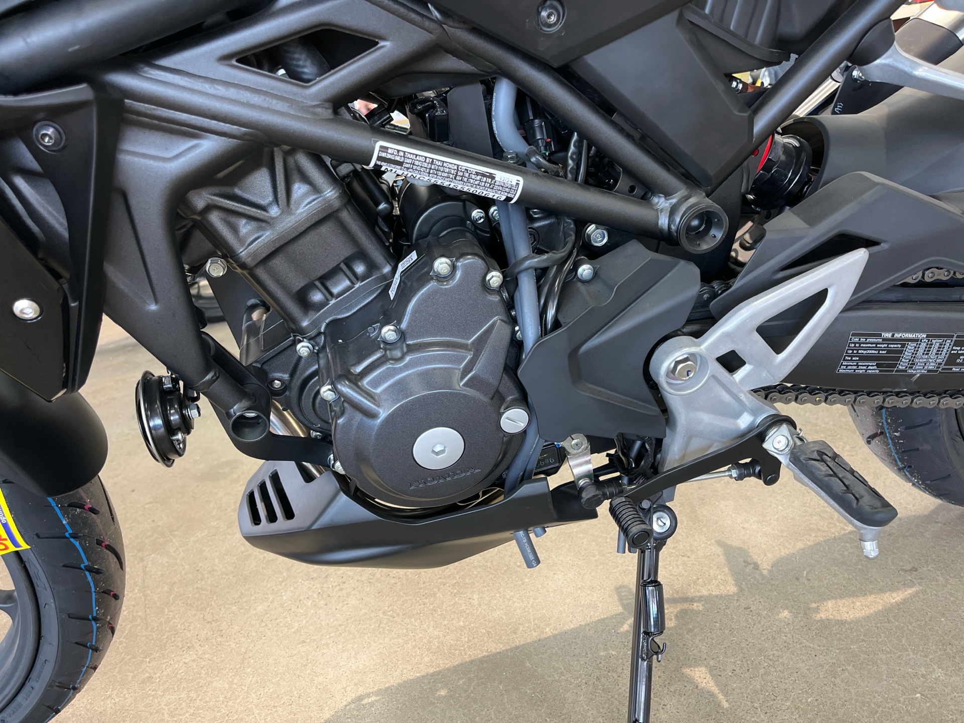 2025 Honda CB300R ABS in Wichita, Kansas - Photo 8