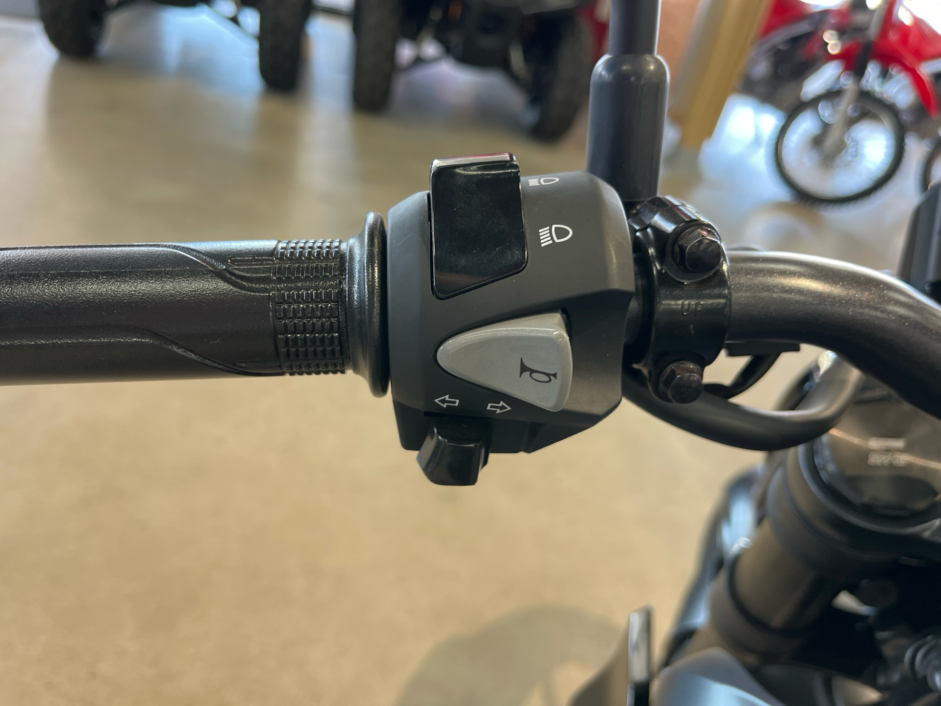 2025 Honda CB300R ABS in Wichita, Kansas - Photo 9