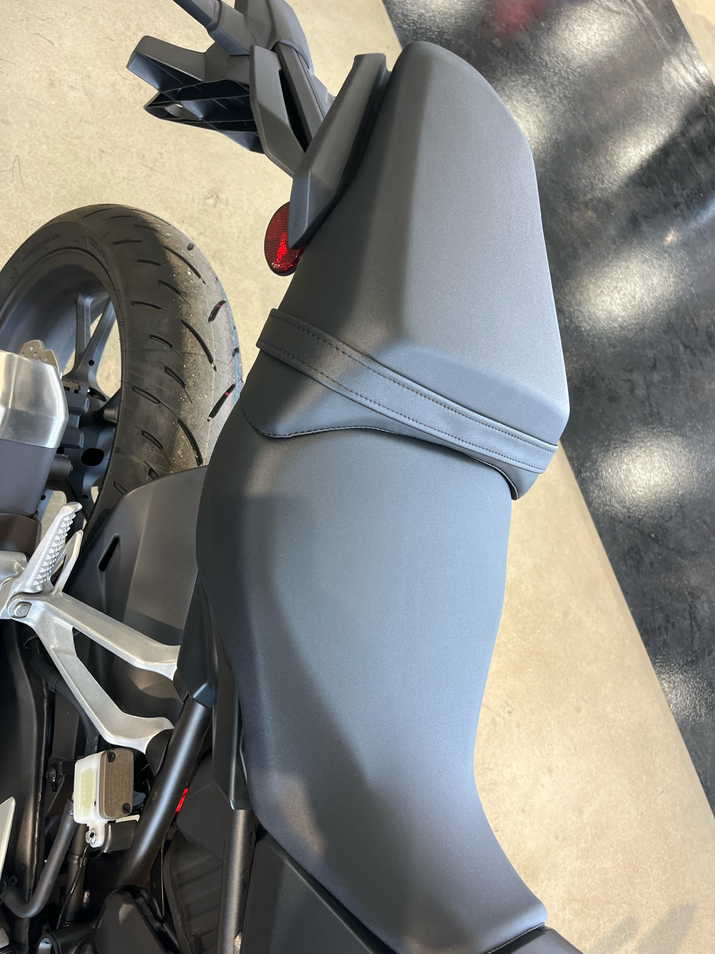 2025 Honda CB300R ABS in Wichita, Kansas - Photo 12