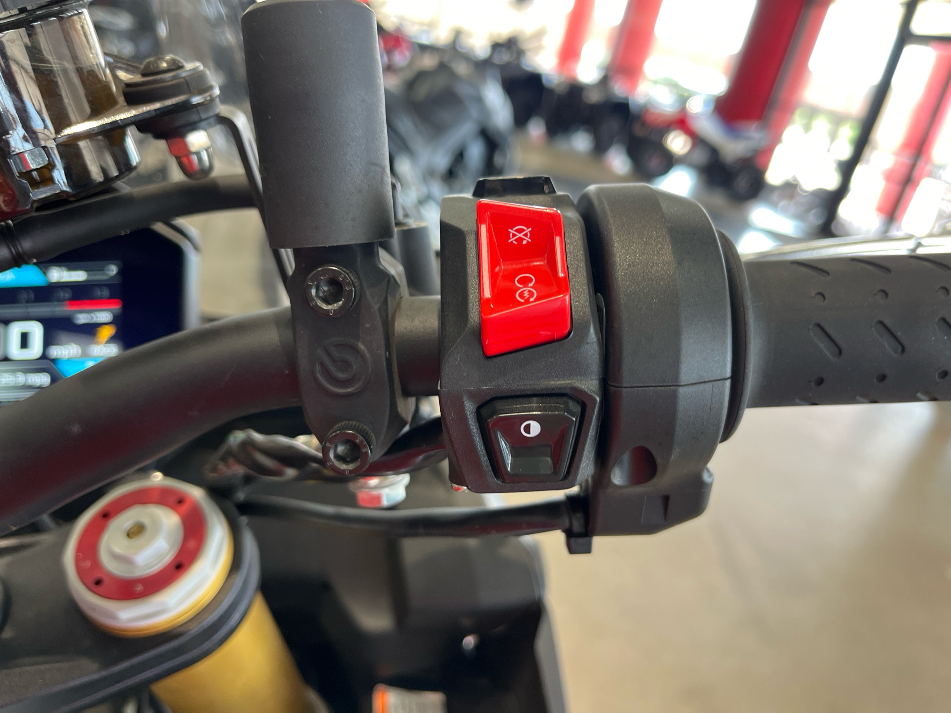 2023 Aprilia Tuono V4 1100 in Wichita, Kansas - Photo 7
