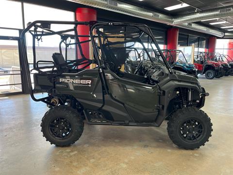 2025 Honda Pioneer 1000-5 Deluxe in Wichita, Kansas - Photo 2