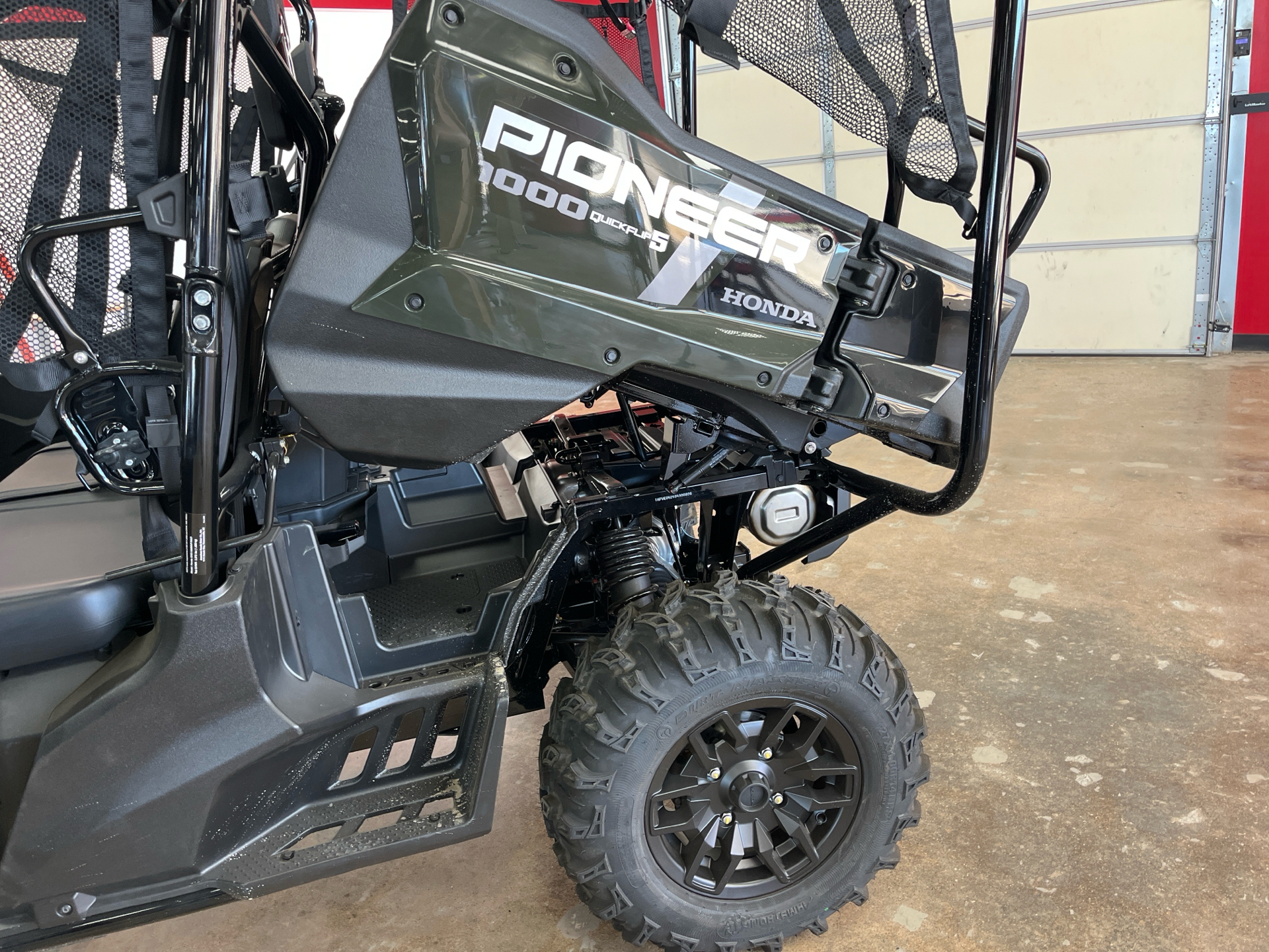 2025 Honda Pioneer 1000-5 Deluxe in Wichita, Kansas - Photo 7
