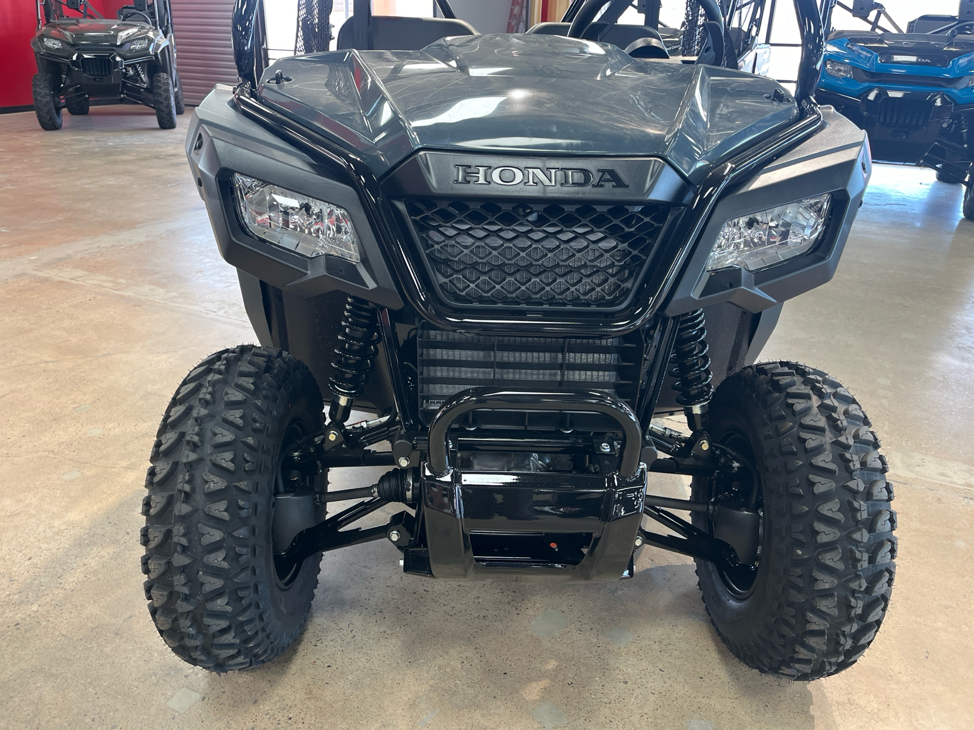 2025 Honda Pioneer 520 in Wichita, Kansas - Photo 3