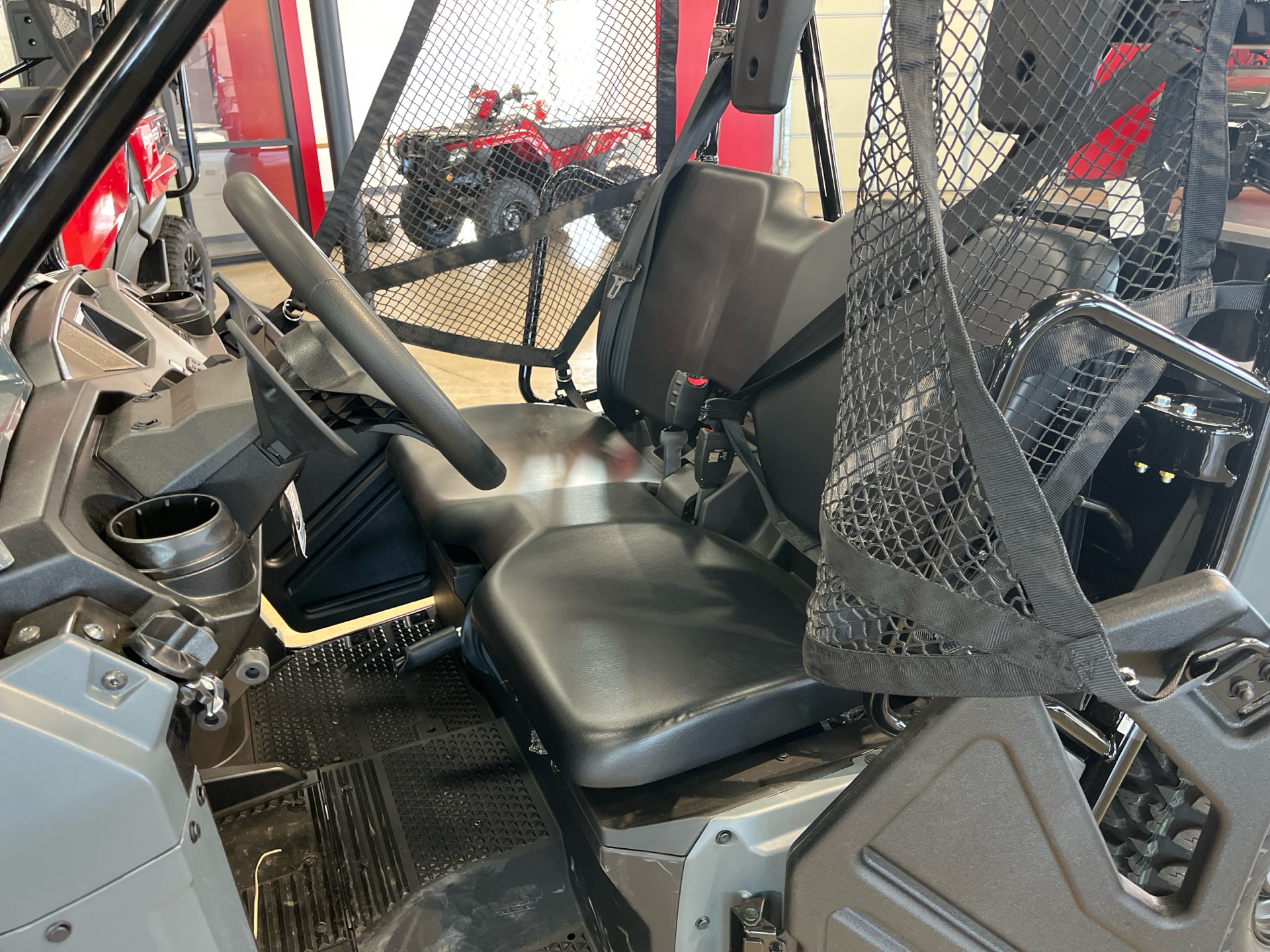 2025 Honda Pioneer 520 in Wichita, Kansas - Photo 6