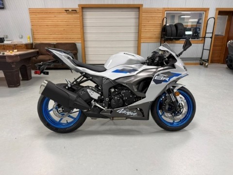 2027 Kawasaki Ninja® ZX™-6R ABS, Frontenac KS | New Motorcycles