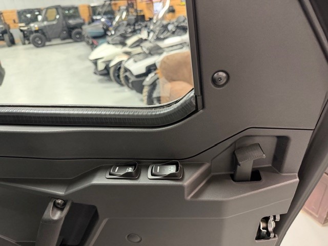 2027 Polaris Ranger Crew XP 1000 Cab 12