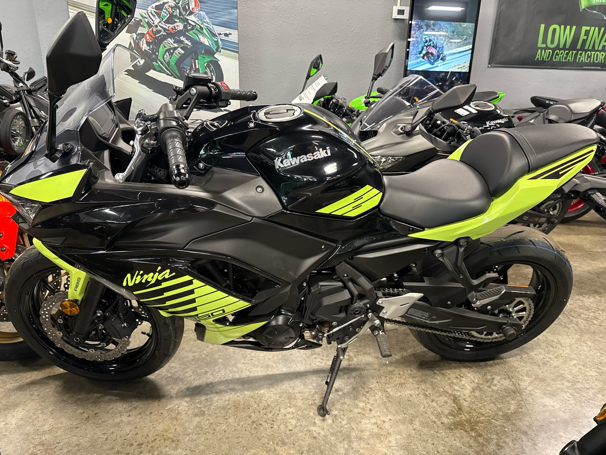 2026 Kawasaki Ninja® 650 ABS 1