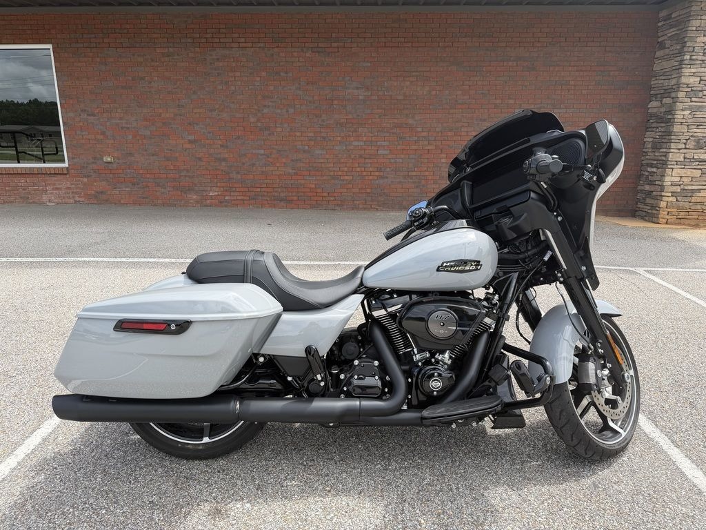 2024 Harley-Davidson Street Glide® 1