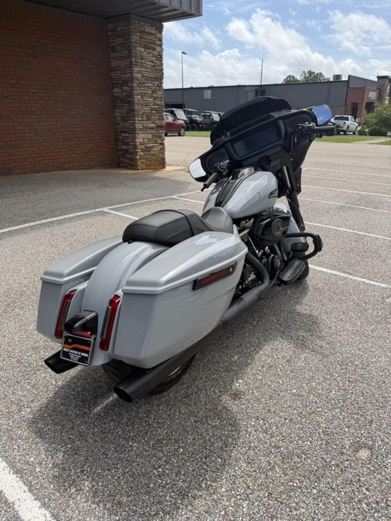 2024 Harley-Davidson Street Glide® 2