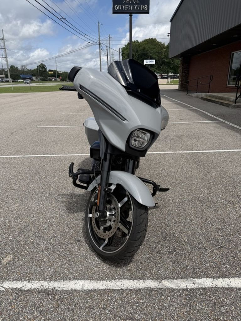 2024 Harley-Davidson Street Glide® 6