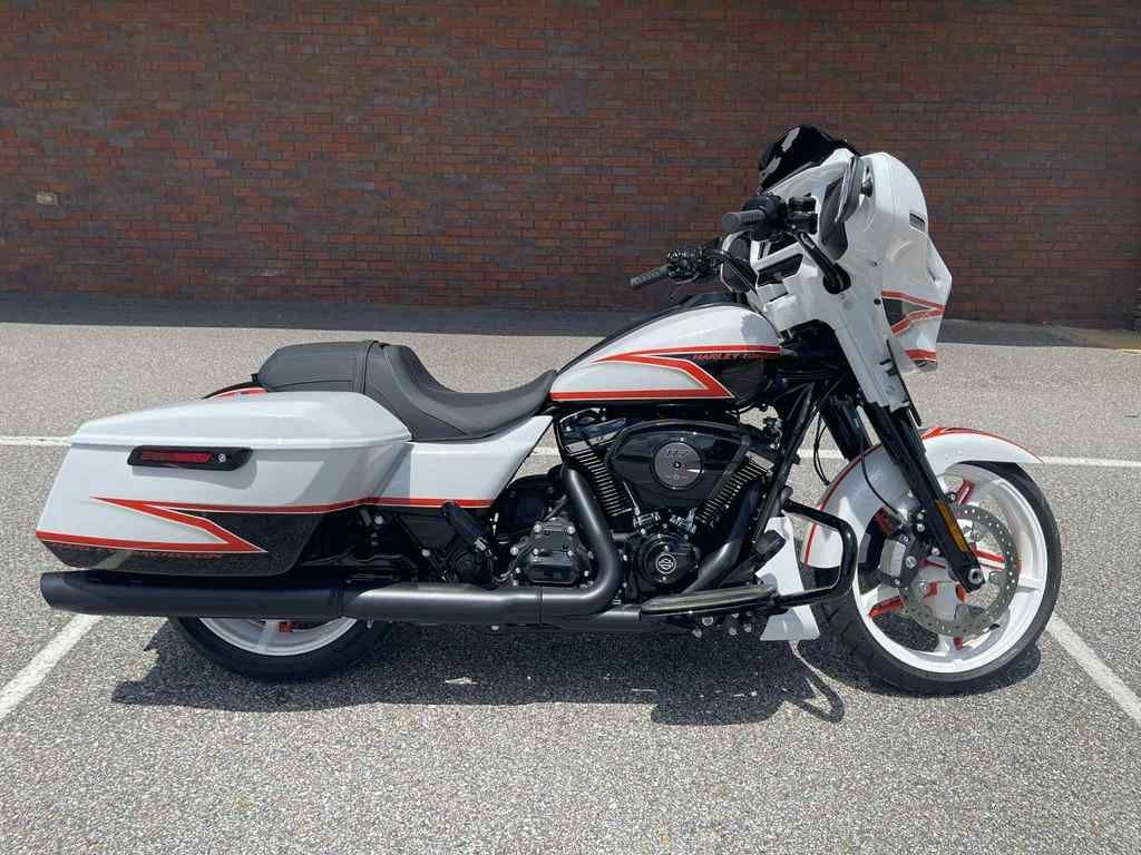 2024 Harley-Davidson Street Glide® 1