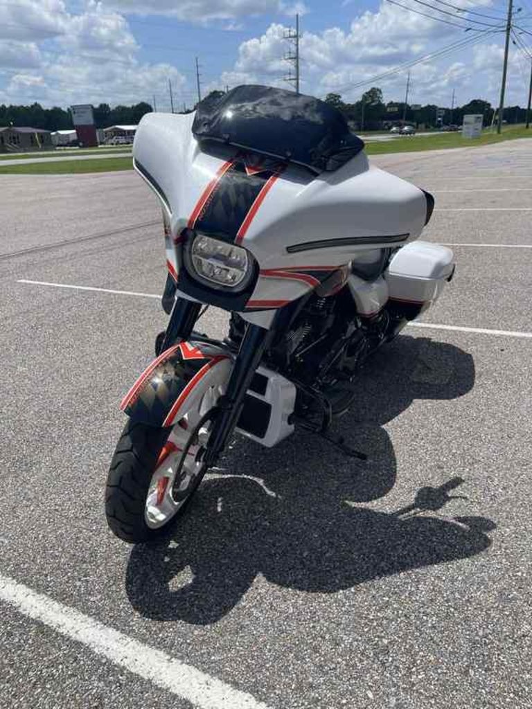 2024 Harley-Davidson Street Glide® 6