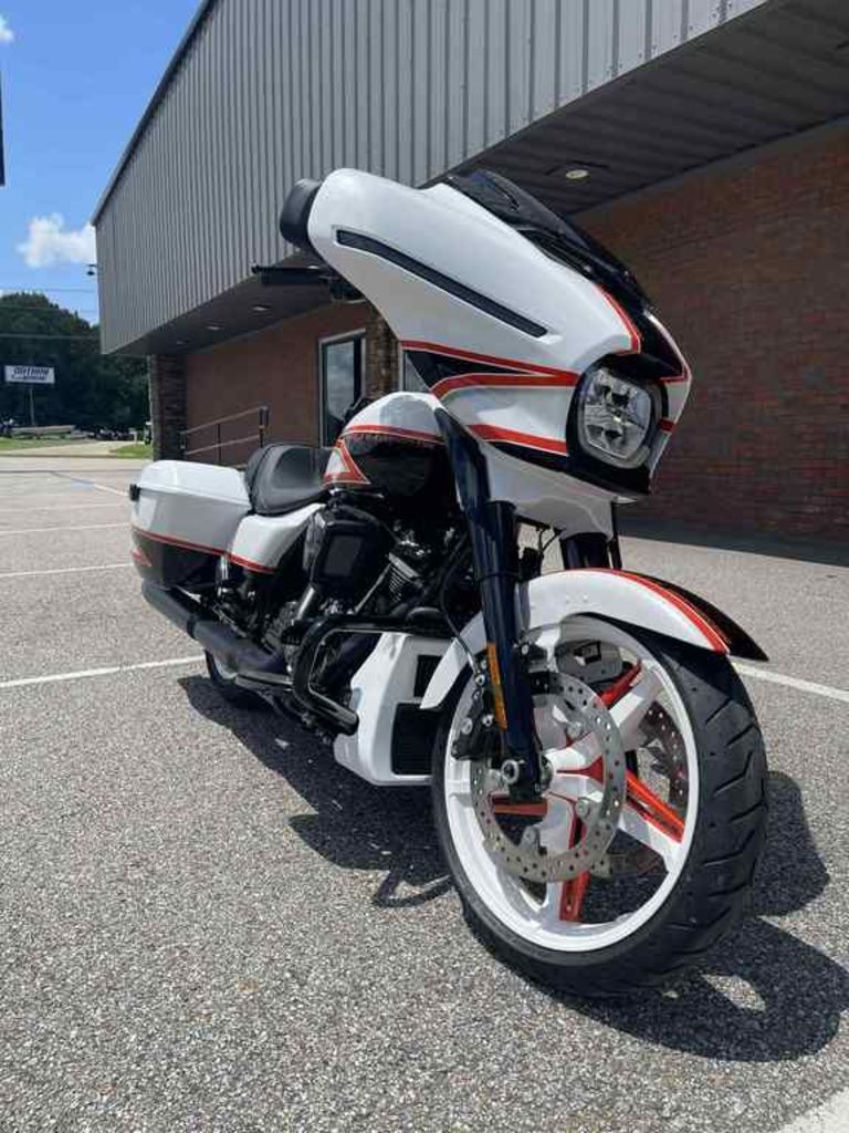 2024 Harley-Davidson Street Glide® 7