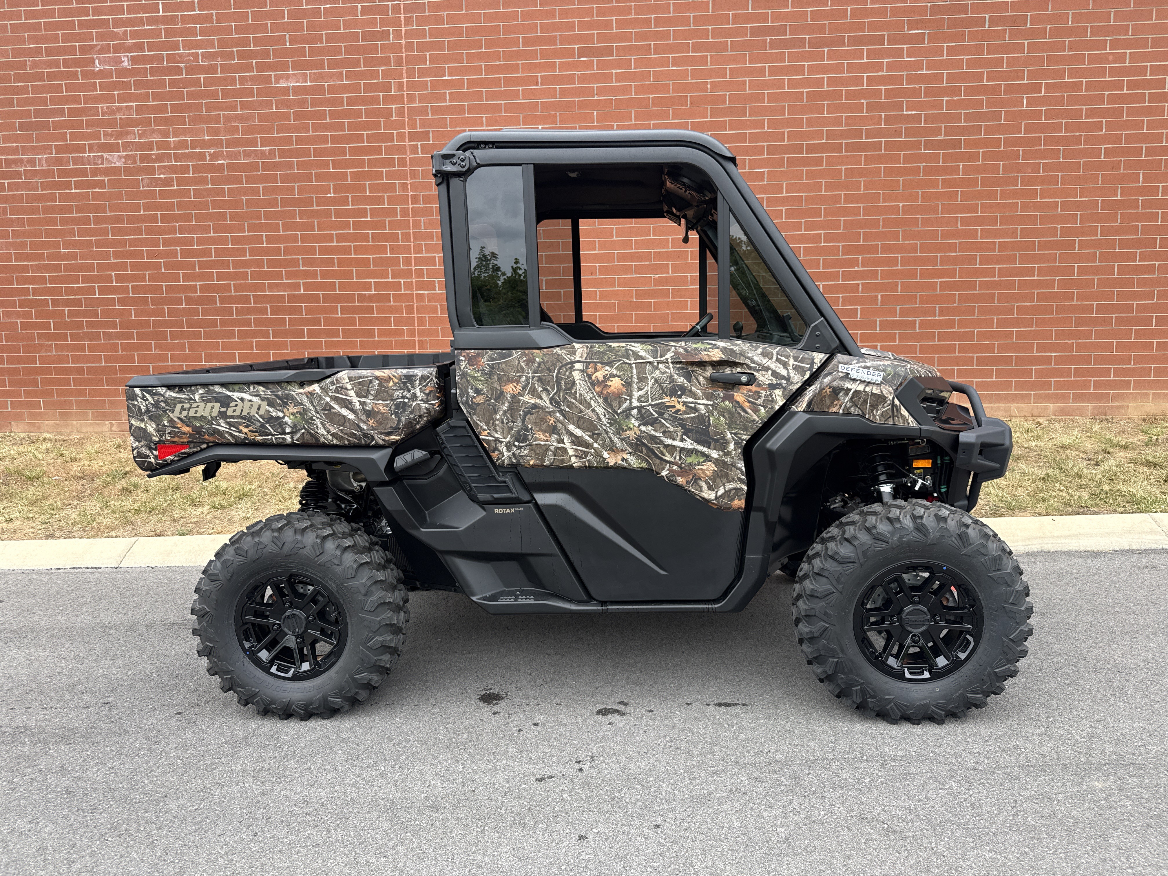 2026 Can-Am Defender Limited HD11