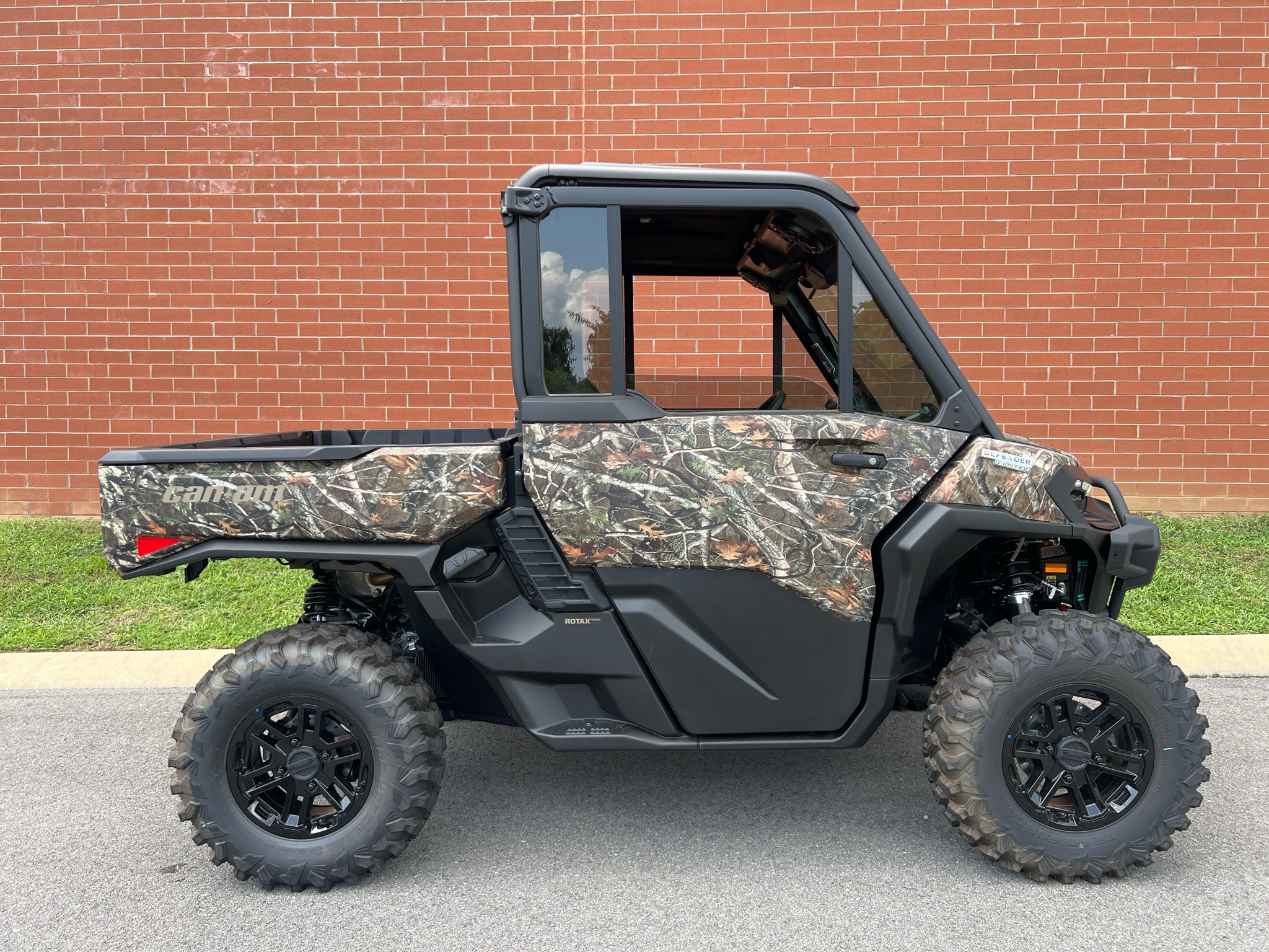 2026 Can-Am Defender Limited HD11