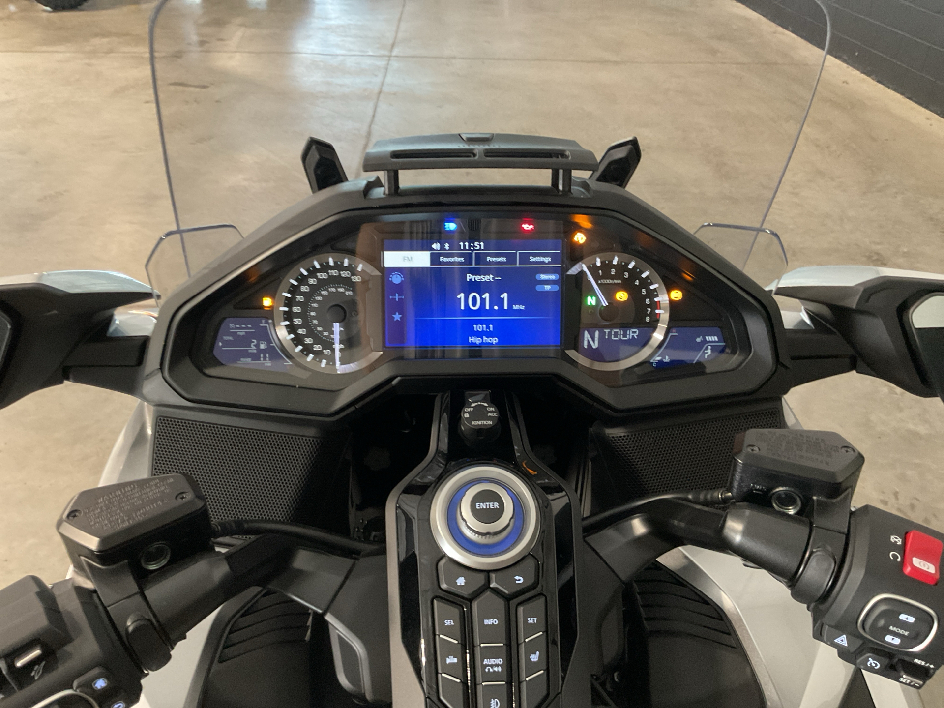 2025 Honda Gold Wing Tour Automatic DCT 5