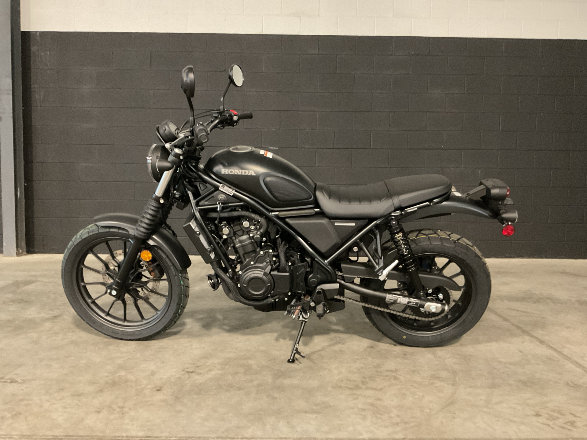 New 2025 Honda SCL500, Lebanon TN | Specs, Price, Photos | Matte
