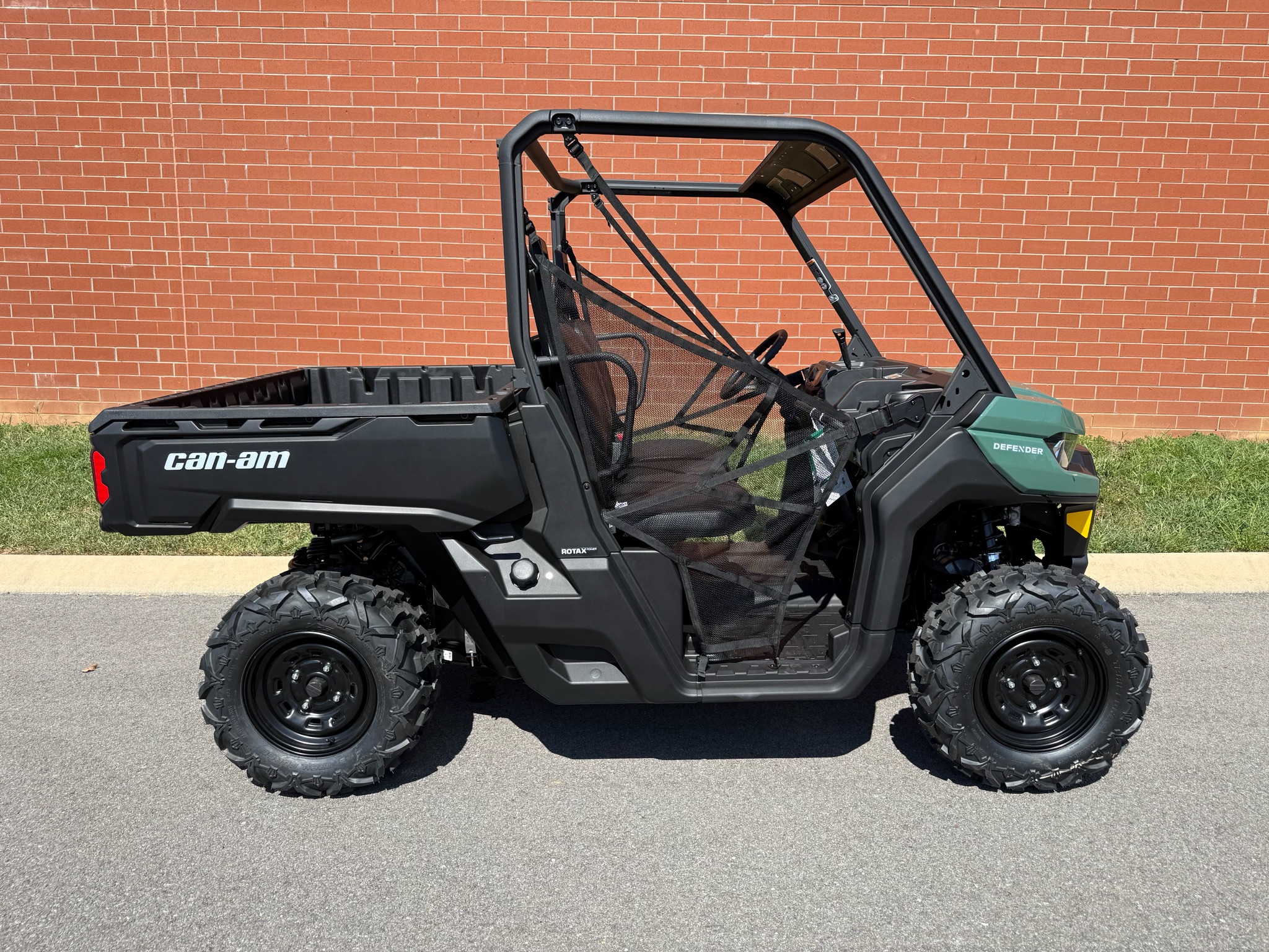2026 Can-Am Defender HD9