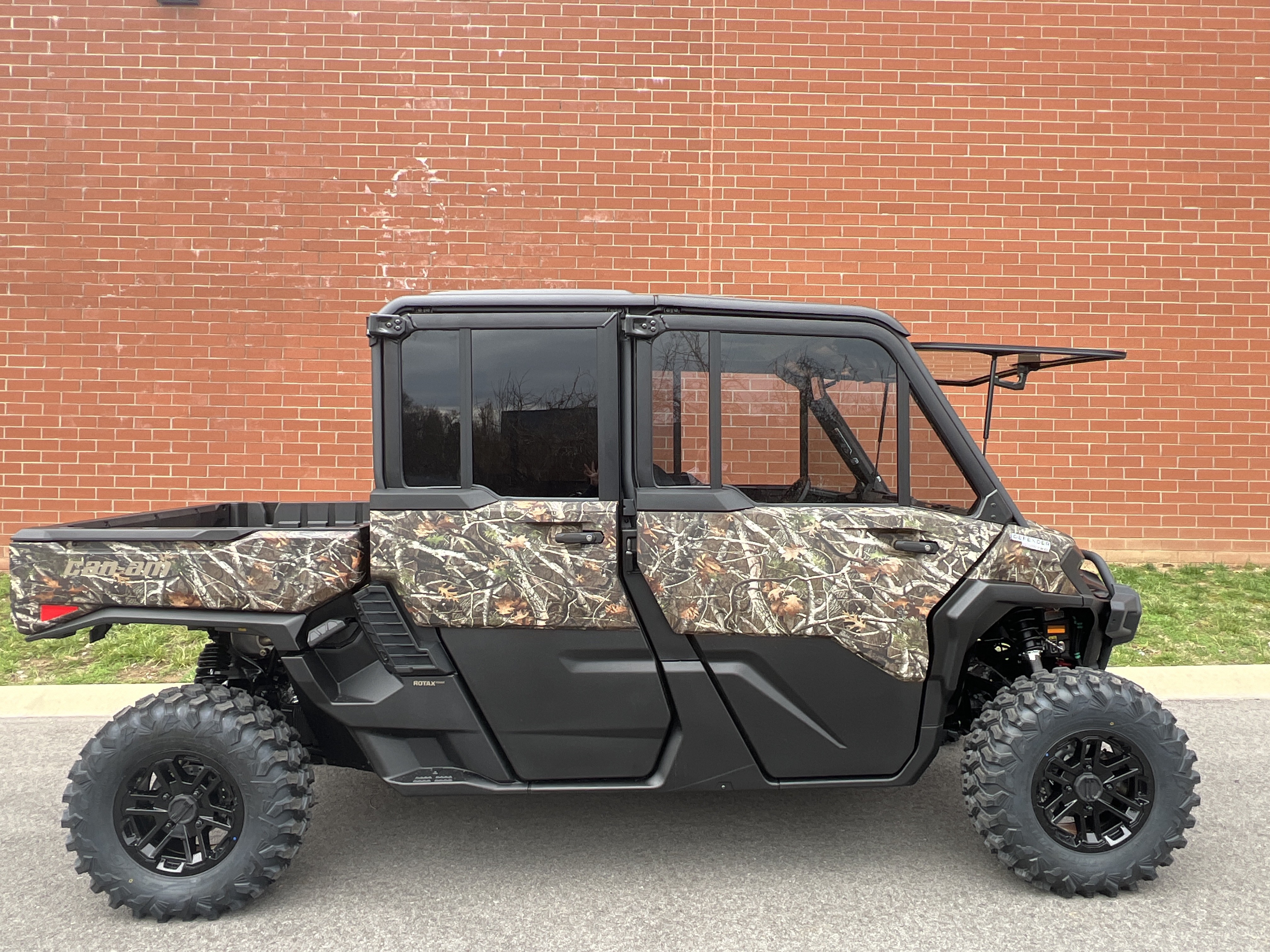 2026 Can-Am Defender MAX Limited HD11