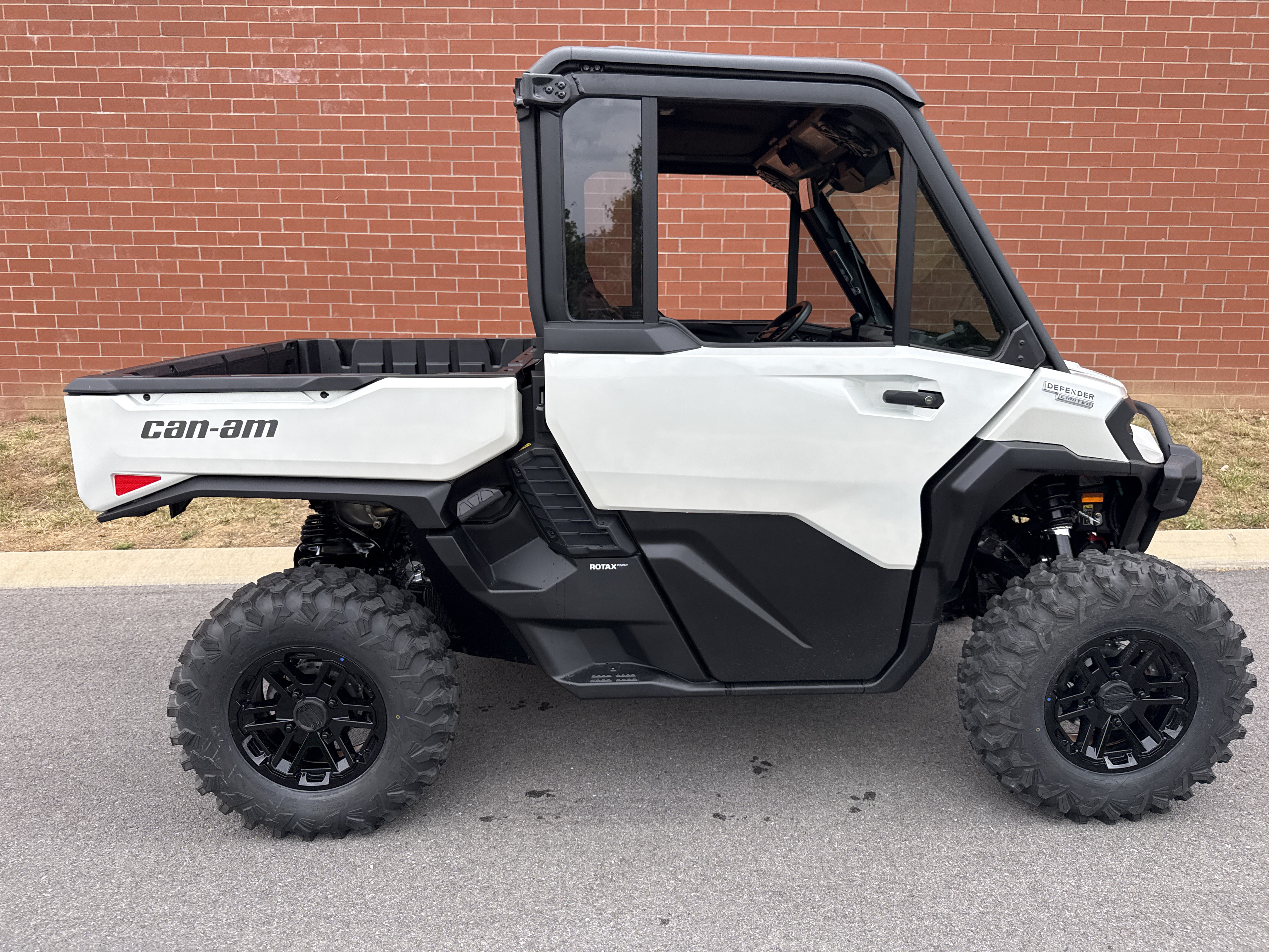 2026 Can-Am Defender Limited HD11