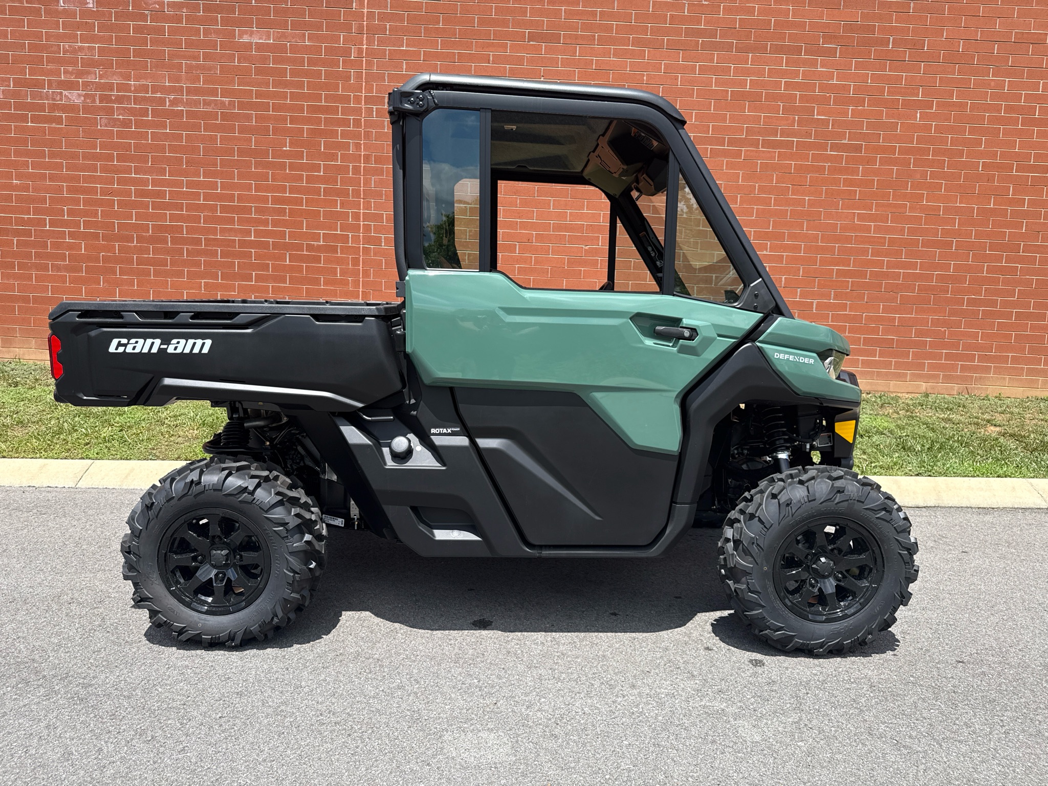 2026 Can-Am Defender DPS CAB HD10