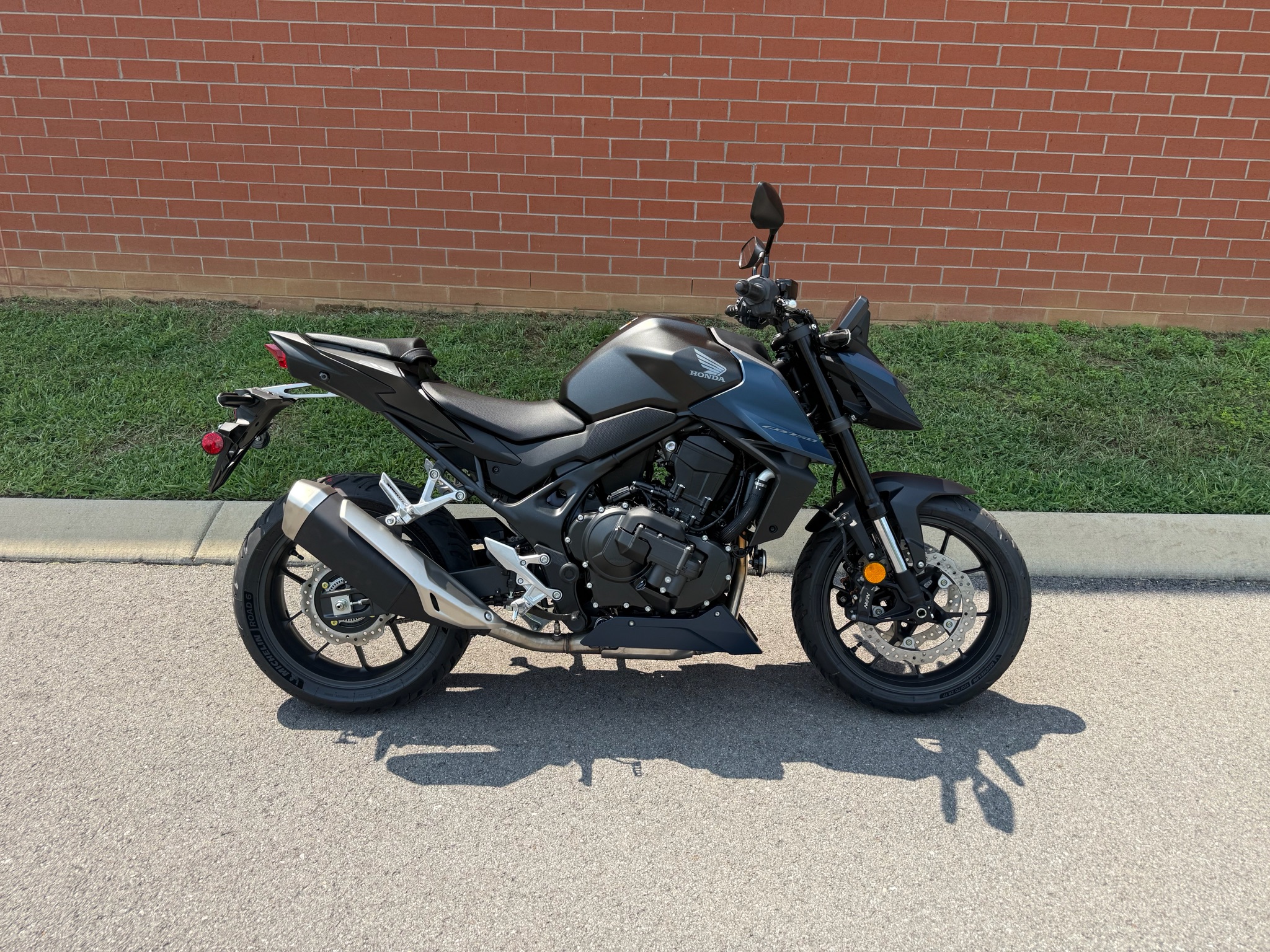 2026 Honda CB750 Hornet E-Clutch 1