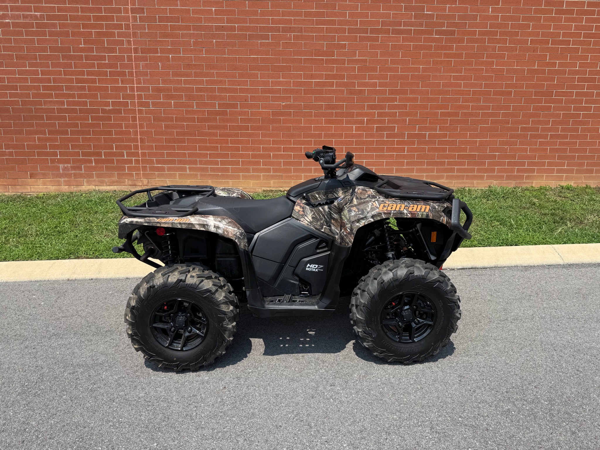 2026 Can-Am Outlander PRO Hunting Edition HD7