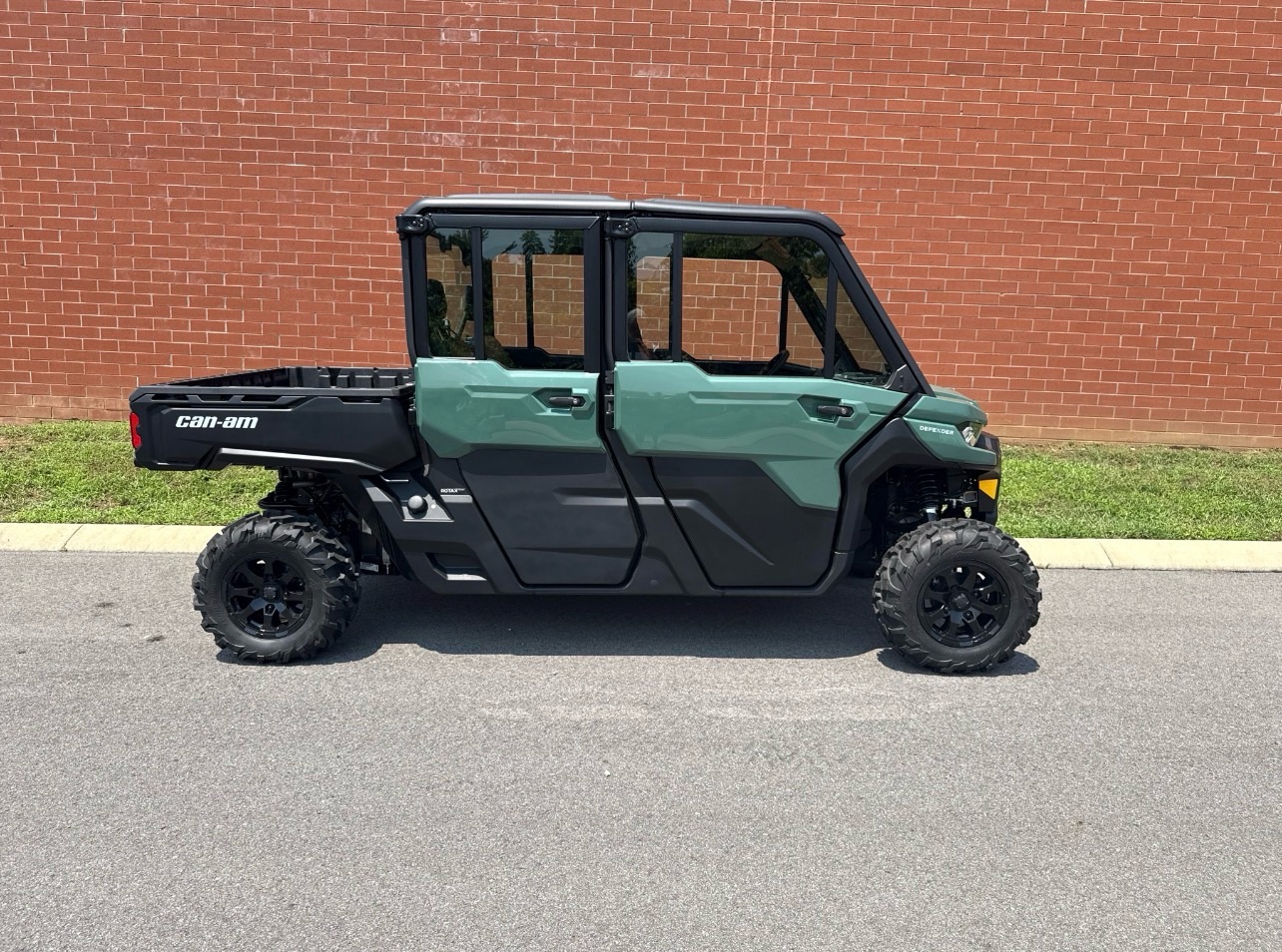 2026 Can-Am™ Defender MAX DPS CAB HD10 1