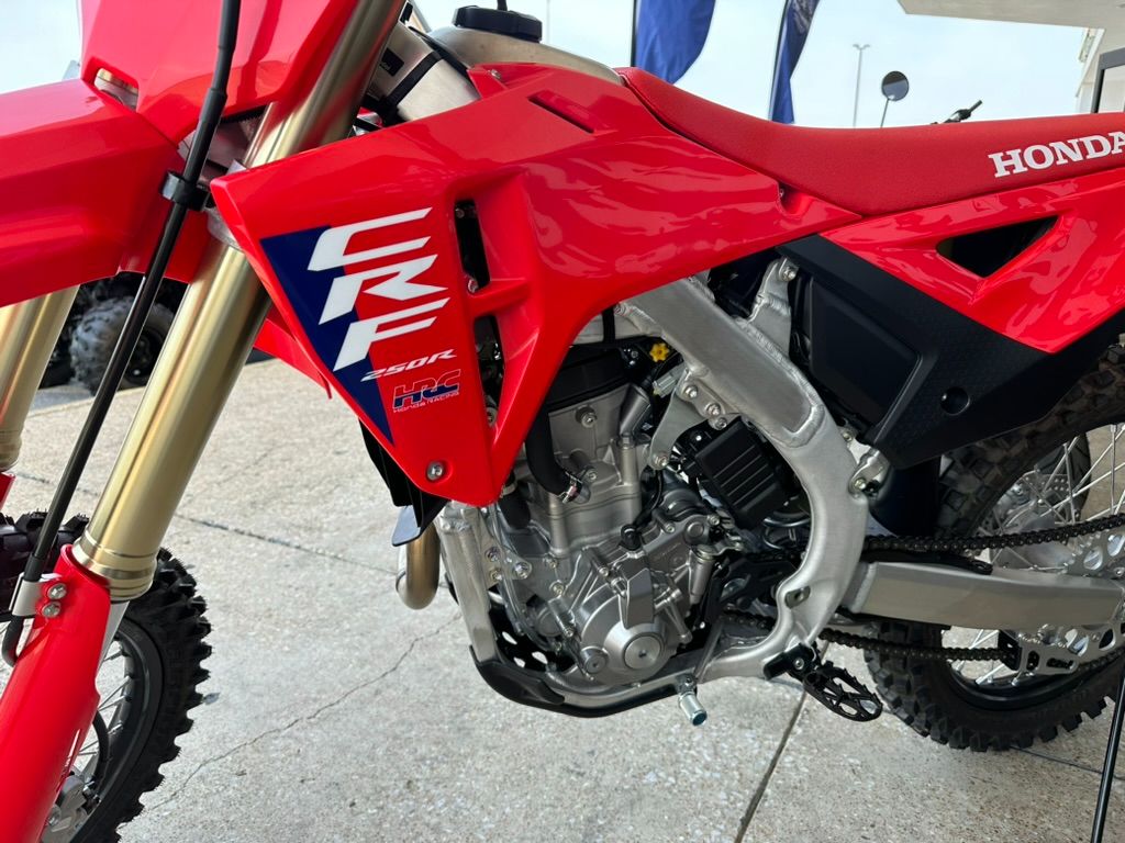 2025 Honda CRF250R in Columbia, Tennessee - Photo 3