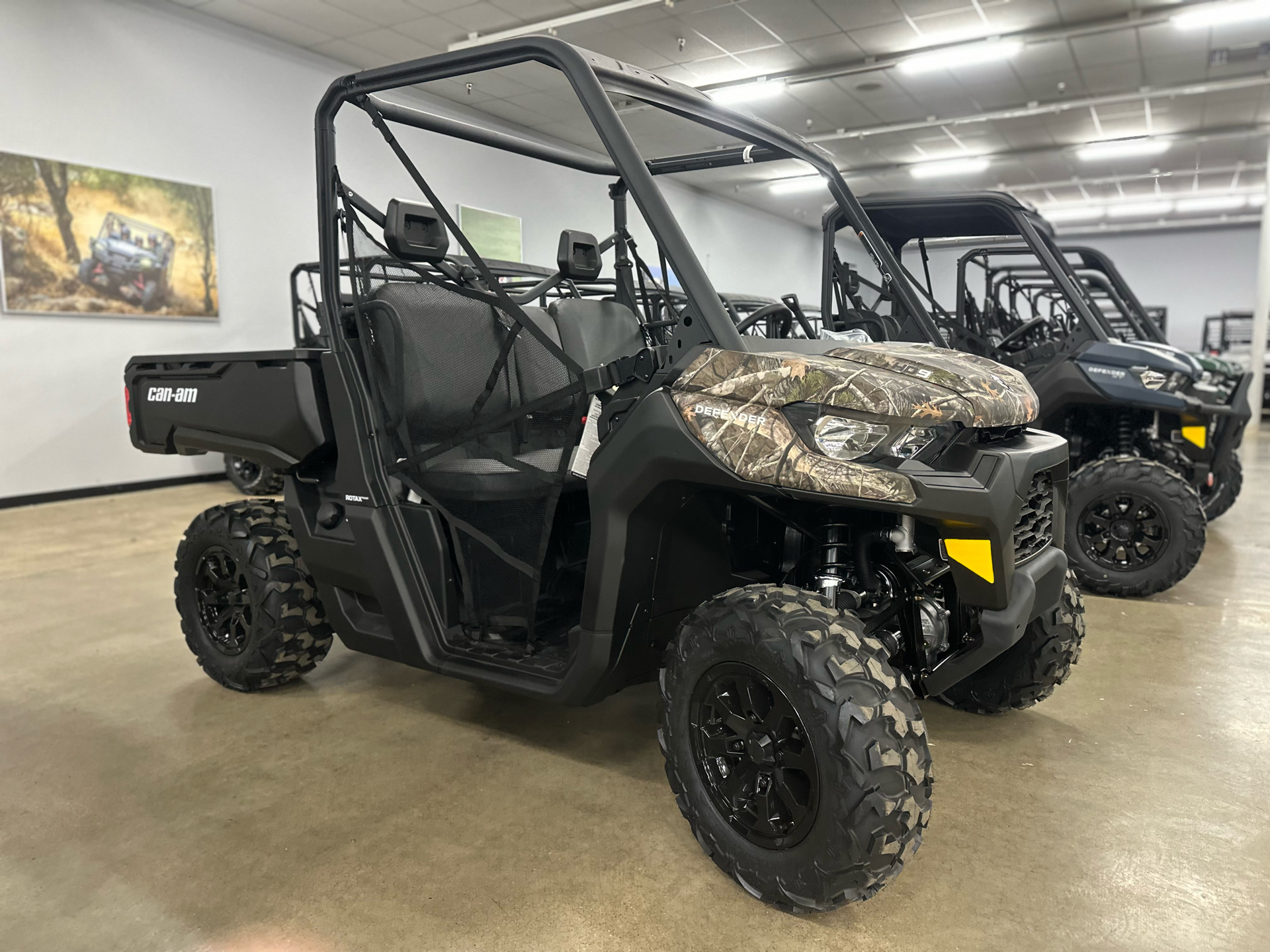 2025 Can-Am Defender DPS HD9 in Columbia, Tennessee - Photo 1