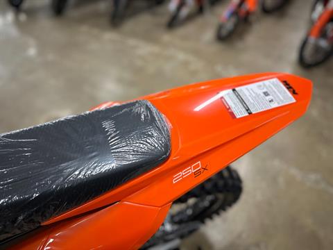 2025 KTM 250 SX in Columbia, Tennessee - Photo 5