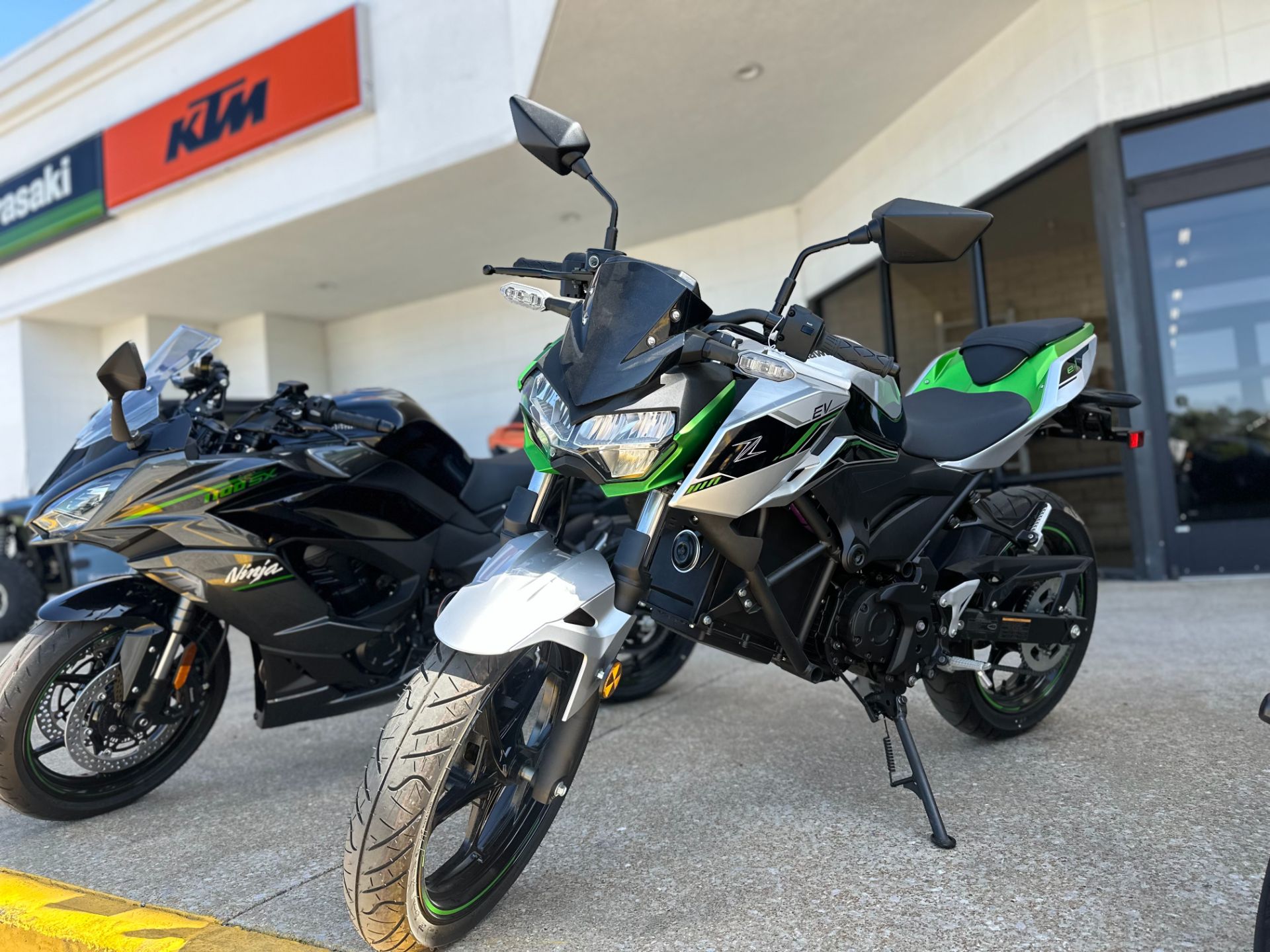 New 2024 Kawasaki Z e-1 ABS, Columbia TN | Specs, Price, Photos