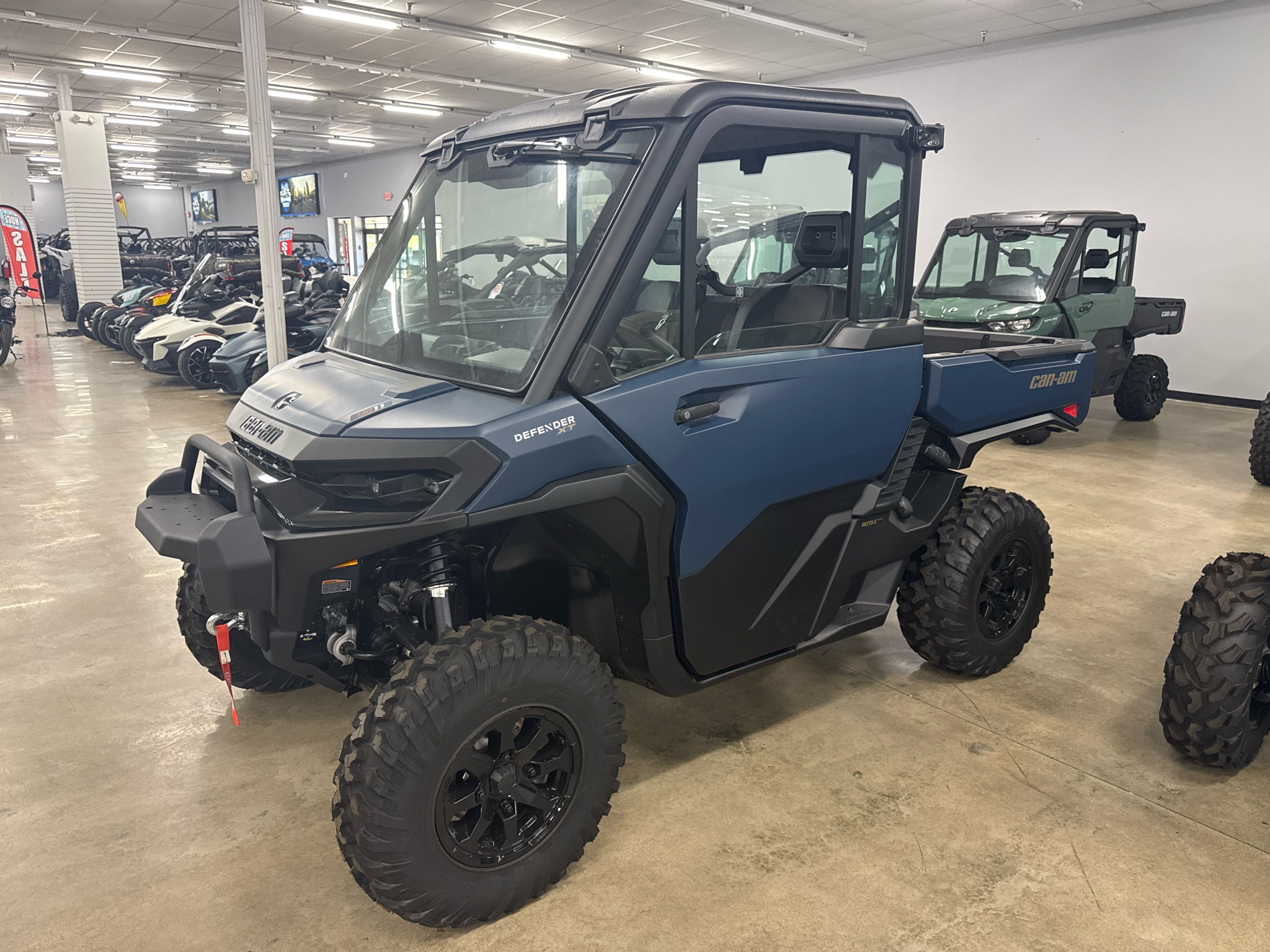 2026 Can-Am Defender XT CAB HD11