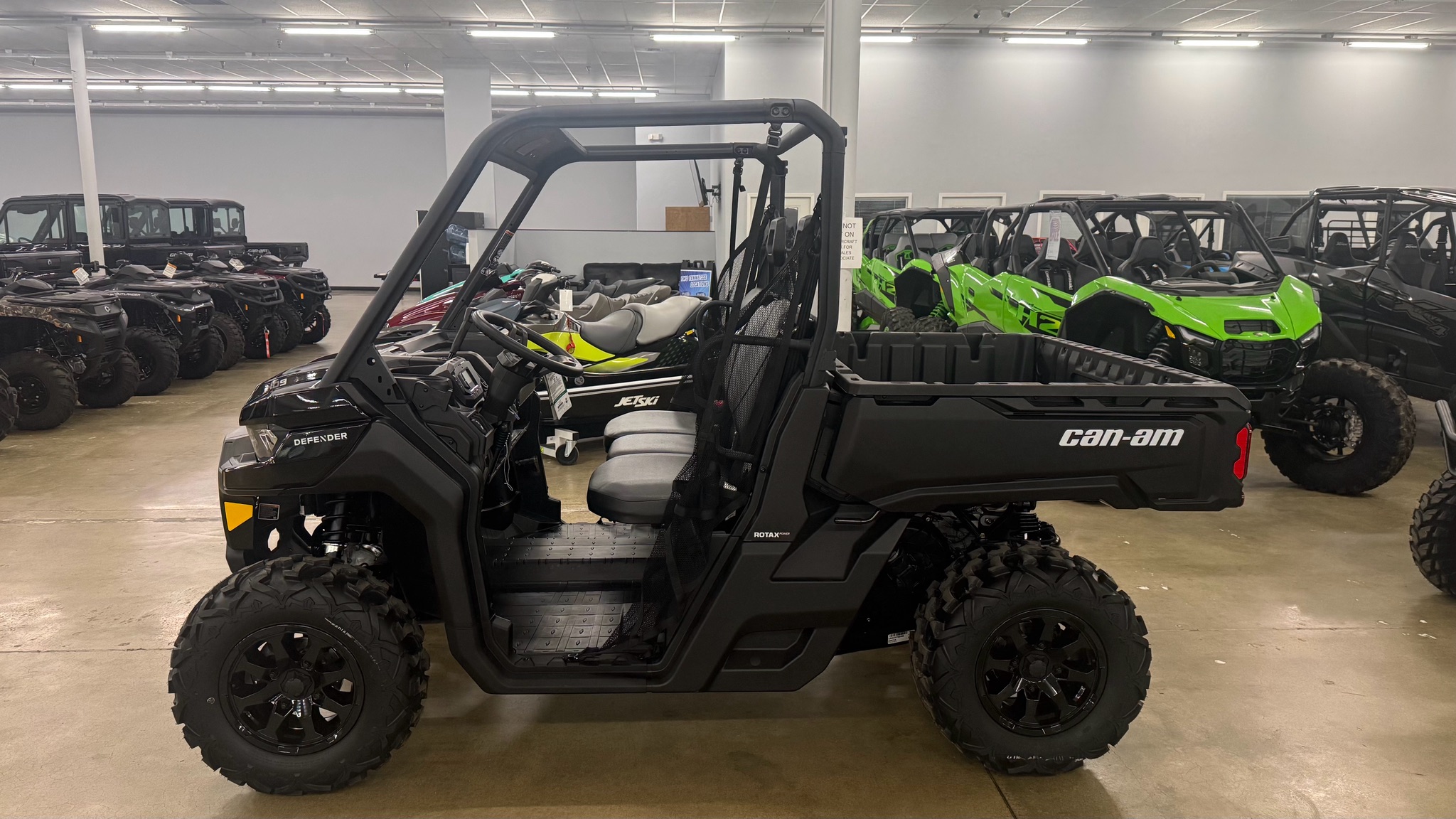 2026 Can-Am™ Defender DPS HD9 2