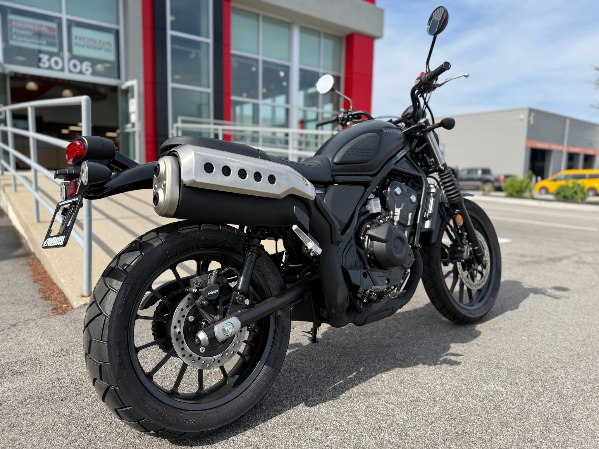 2025 Honda SCL500 8