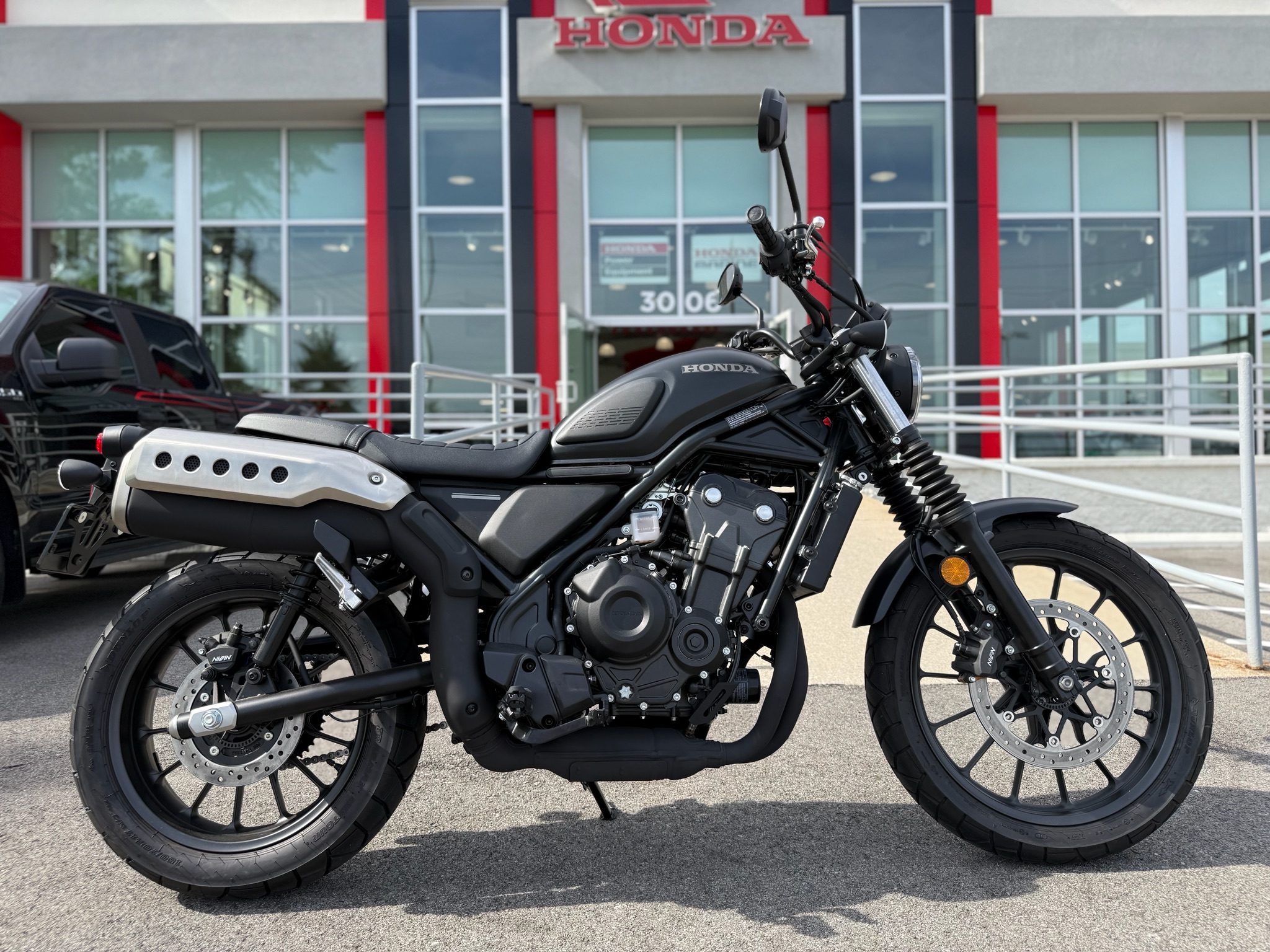2025 Honda SCL500 9