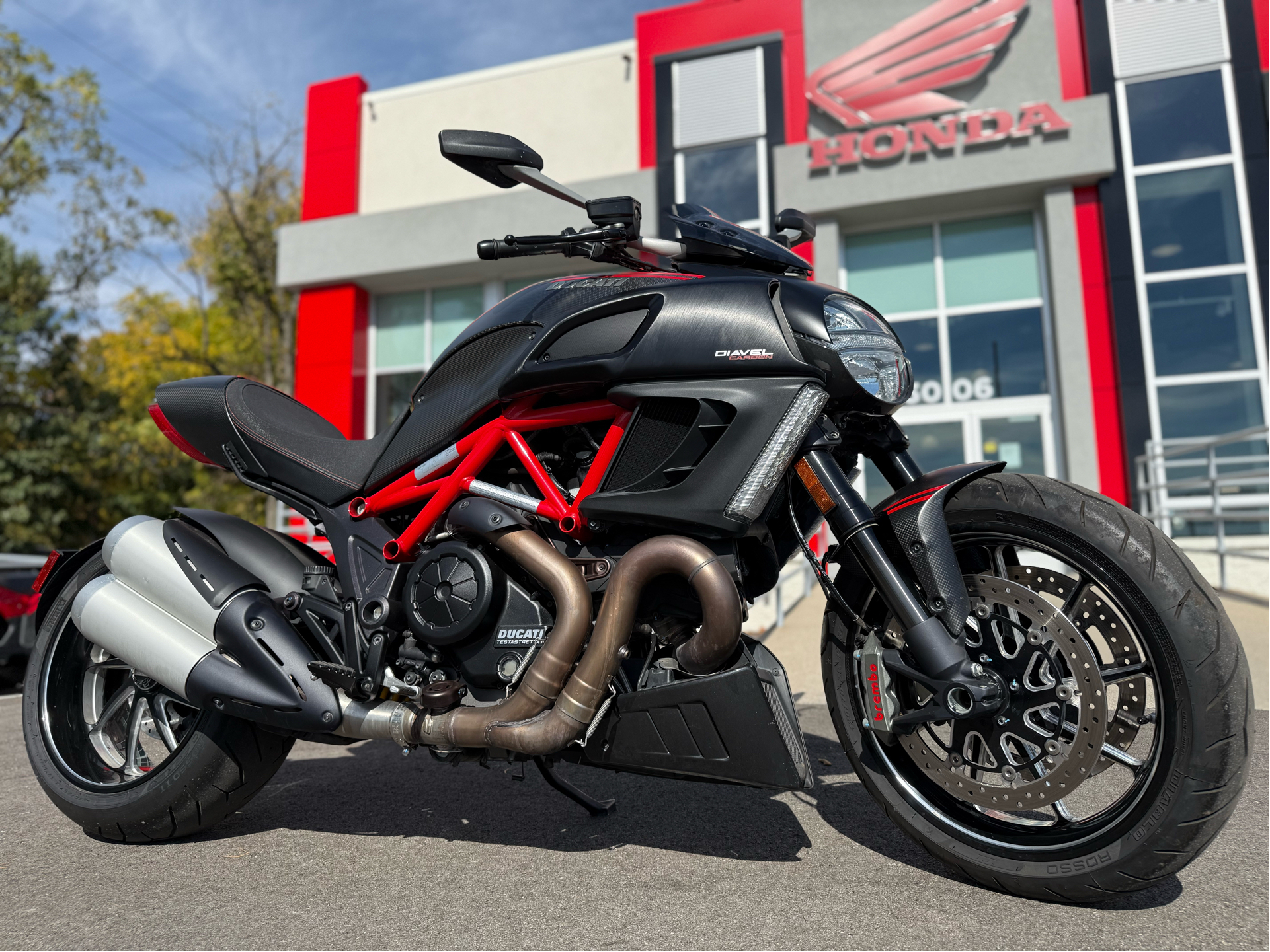 Ducati Diavel 1260 S 2020 vs Ducati Diavel Carbon 2018, image size:1921x1441