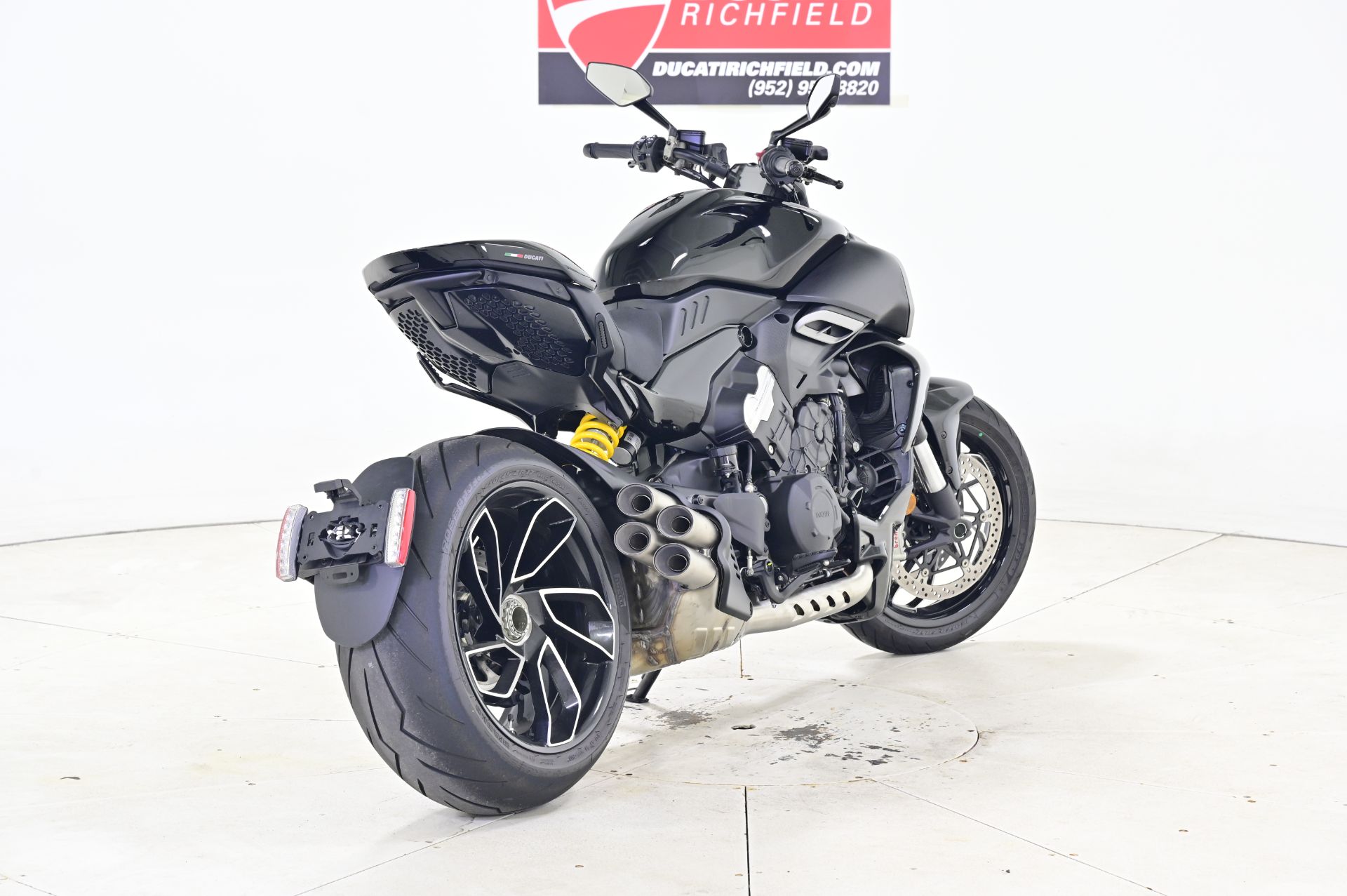 2024 Ducati Diavel V4 in Richfield, Minnesota - Photo 4