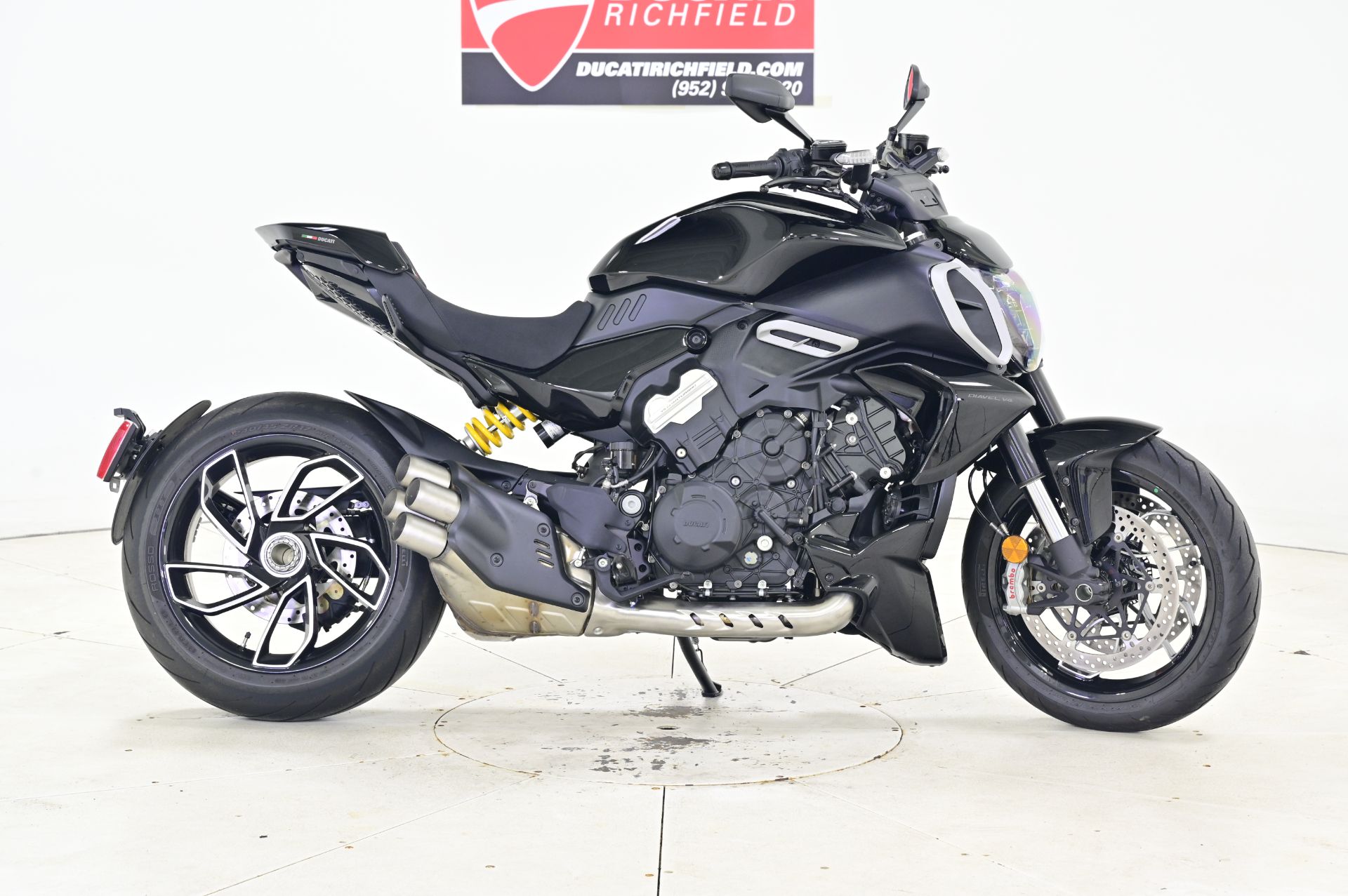 2024 Ducati Diavel V4 in Richfield, Minnesota - Photo 5