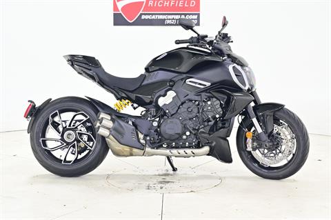 2024 Ducati Diavel V4 in Richfield, Minnesota - Photo 5