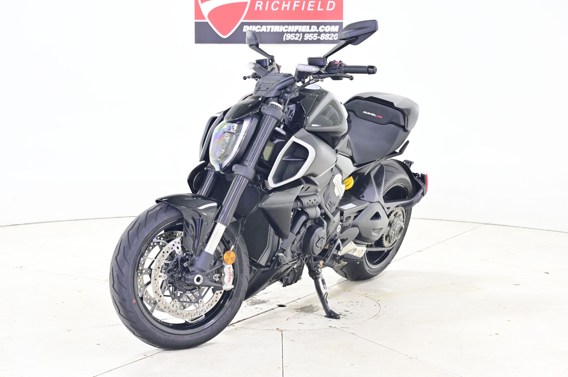 2024 Ducati Diavel V4 in Richfield, Minnesota - Photo 8